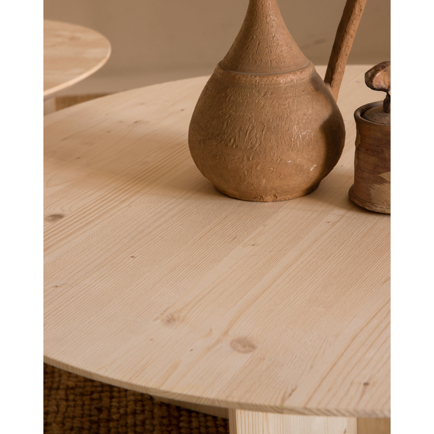 Table basse ronde en bois massif ton naturel en différentes tailles