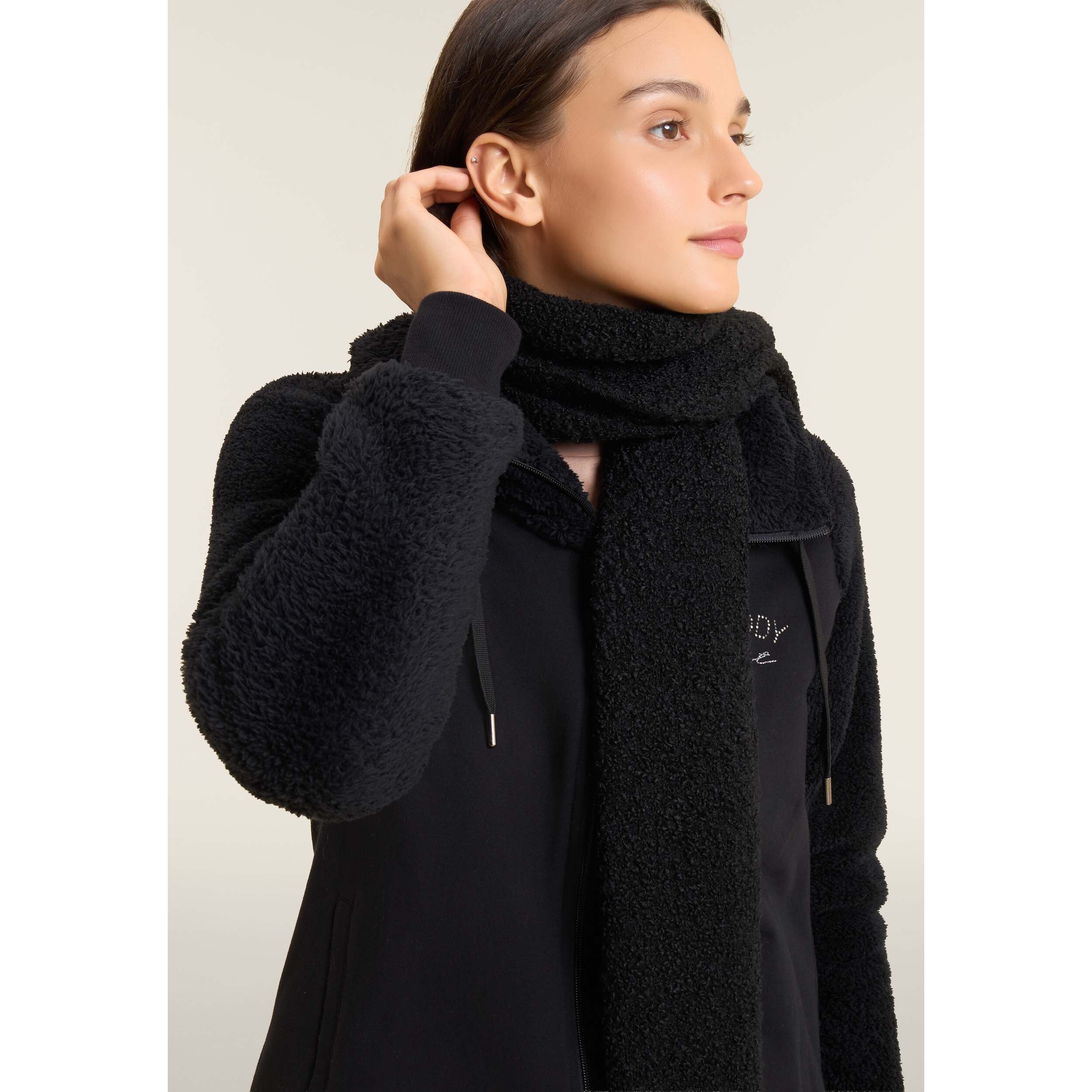 Sciarpa bouclé effetto lana con logo FY dorato