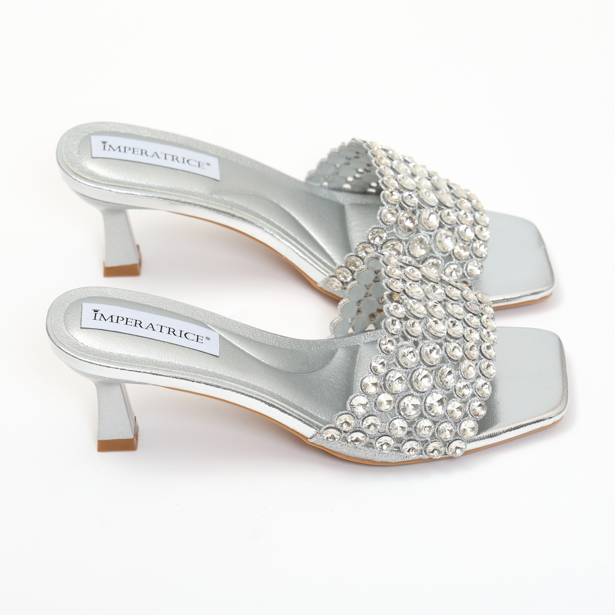 Sandali in simil pelle con tacco a rocchetto e fascia gioiello