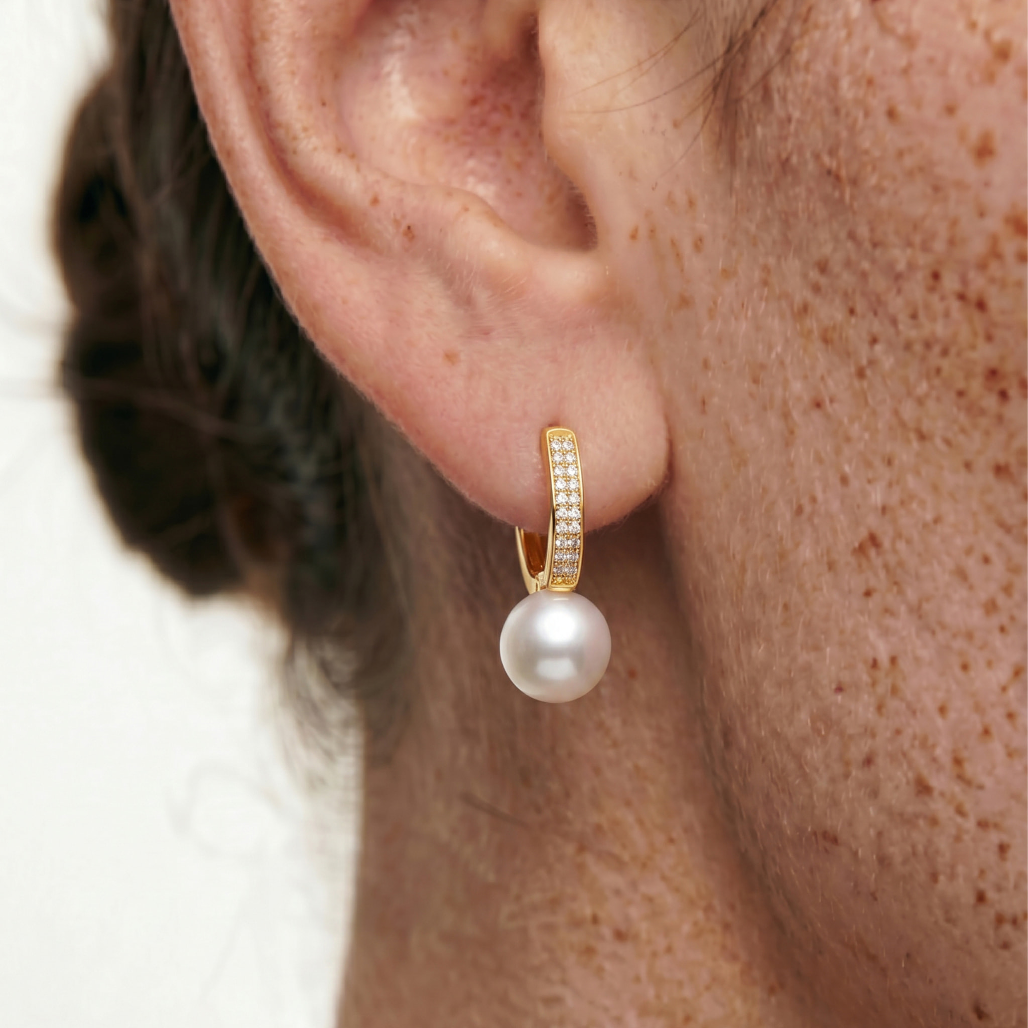 Pendientes de Circonita Brillante acabado en oro amarillo de 18k