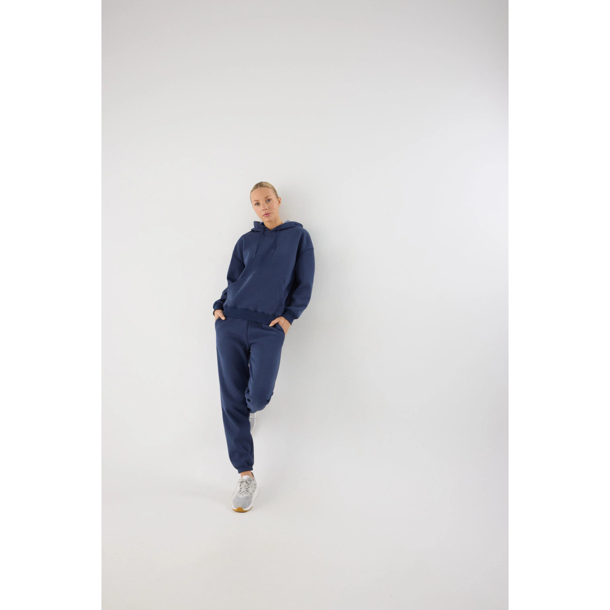 Conjunto de chándal deportivo afelpado sudadera con capucha y jogger azul marino
