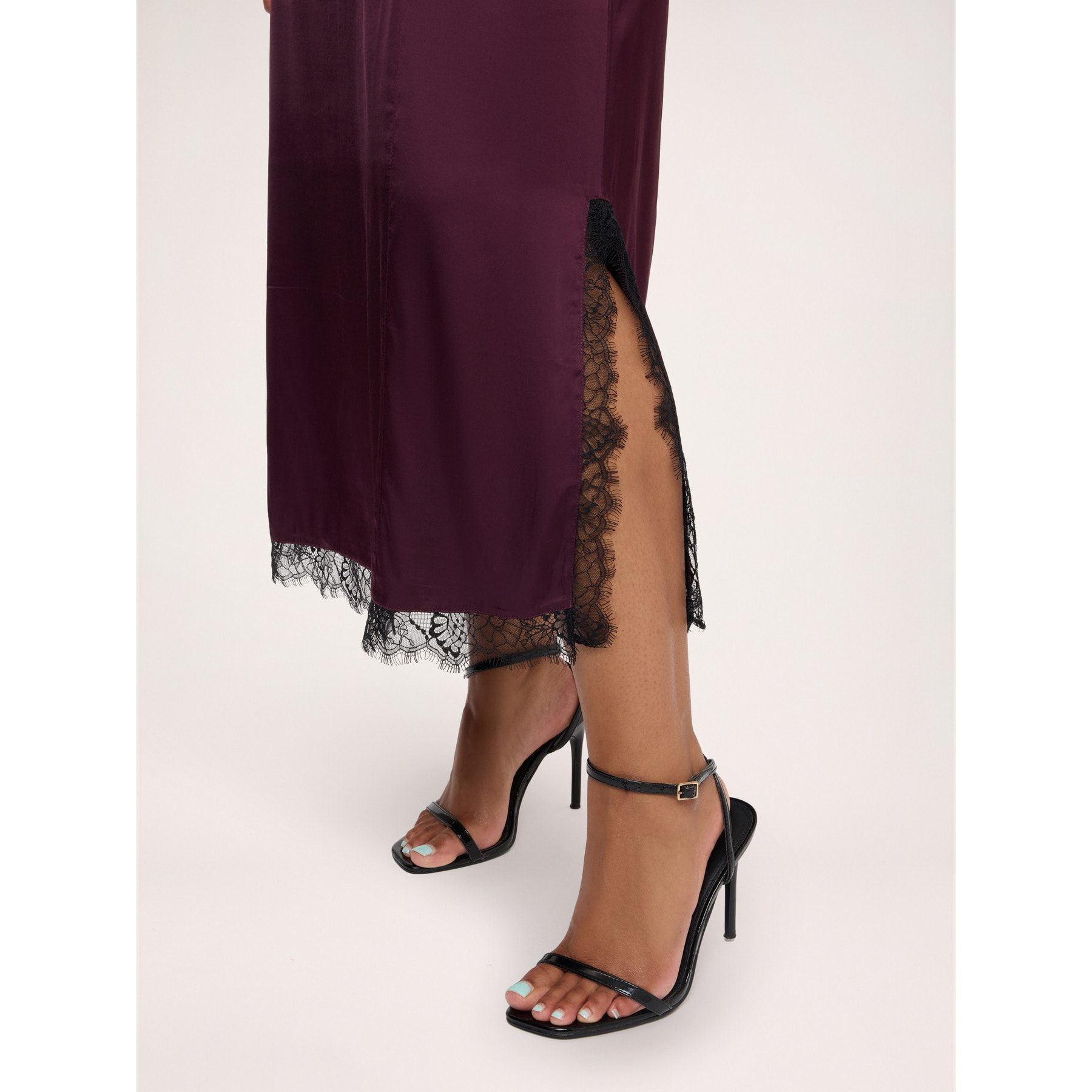 Fiorella Rubino - Vestito slip dress in raso stretch con inserti in tulle e pizzo - Bordeaux