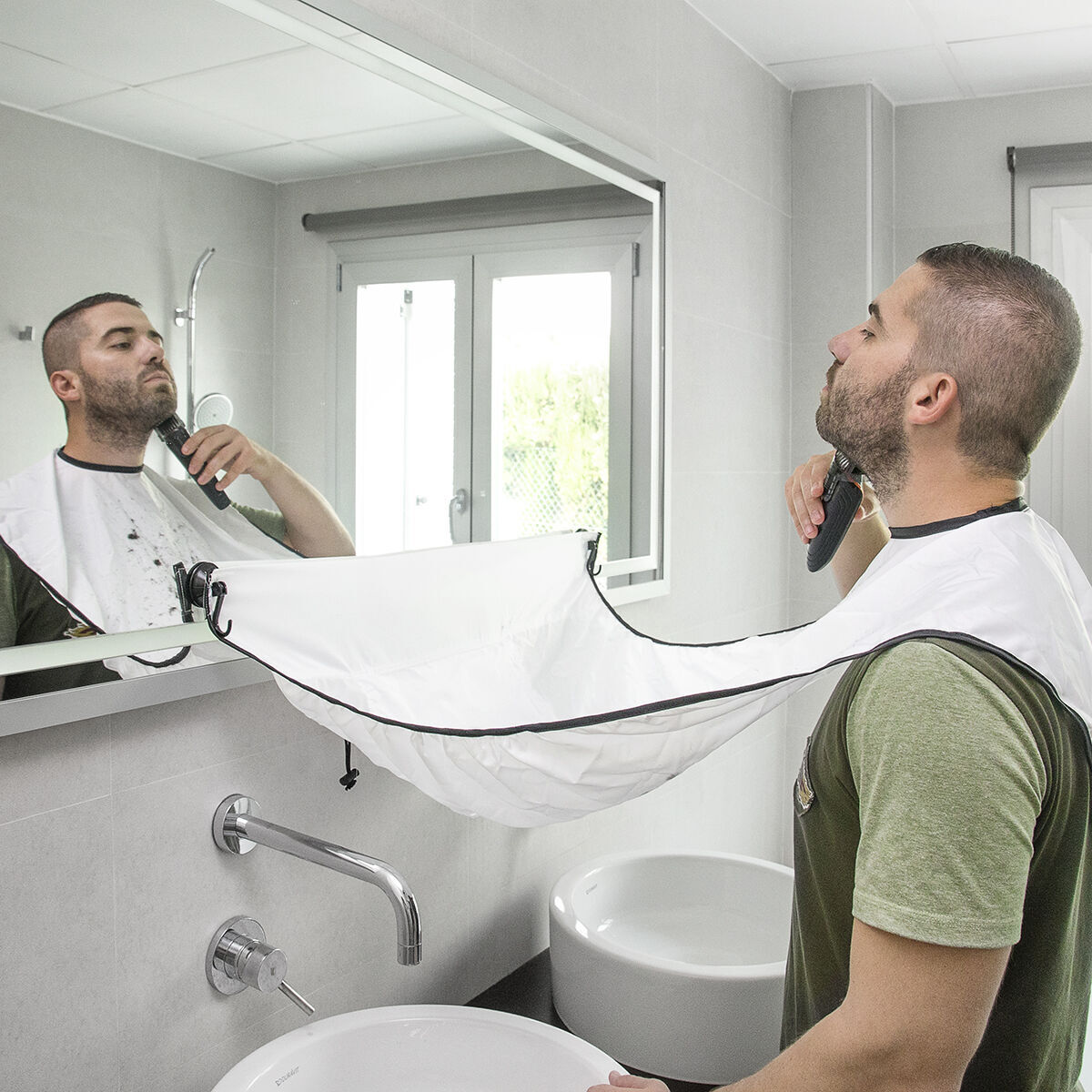 Telo Raccogli Barba con Ventose Bibdy InnovaGoods