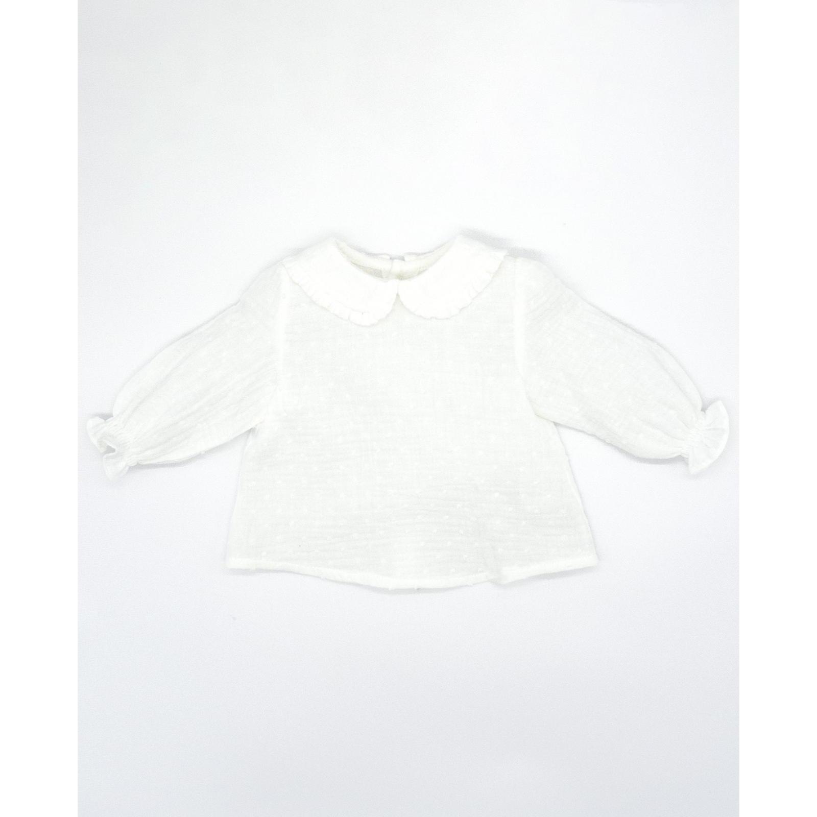 Blusa cuellos redondo con volantito blanco