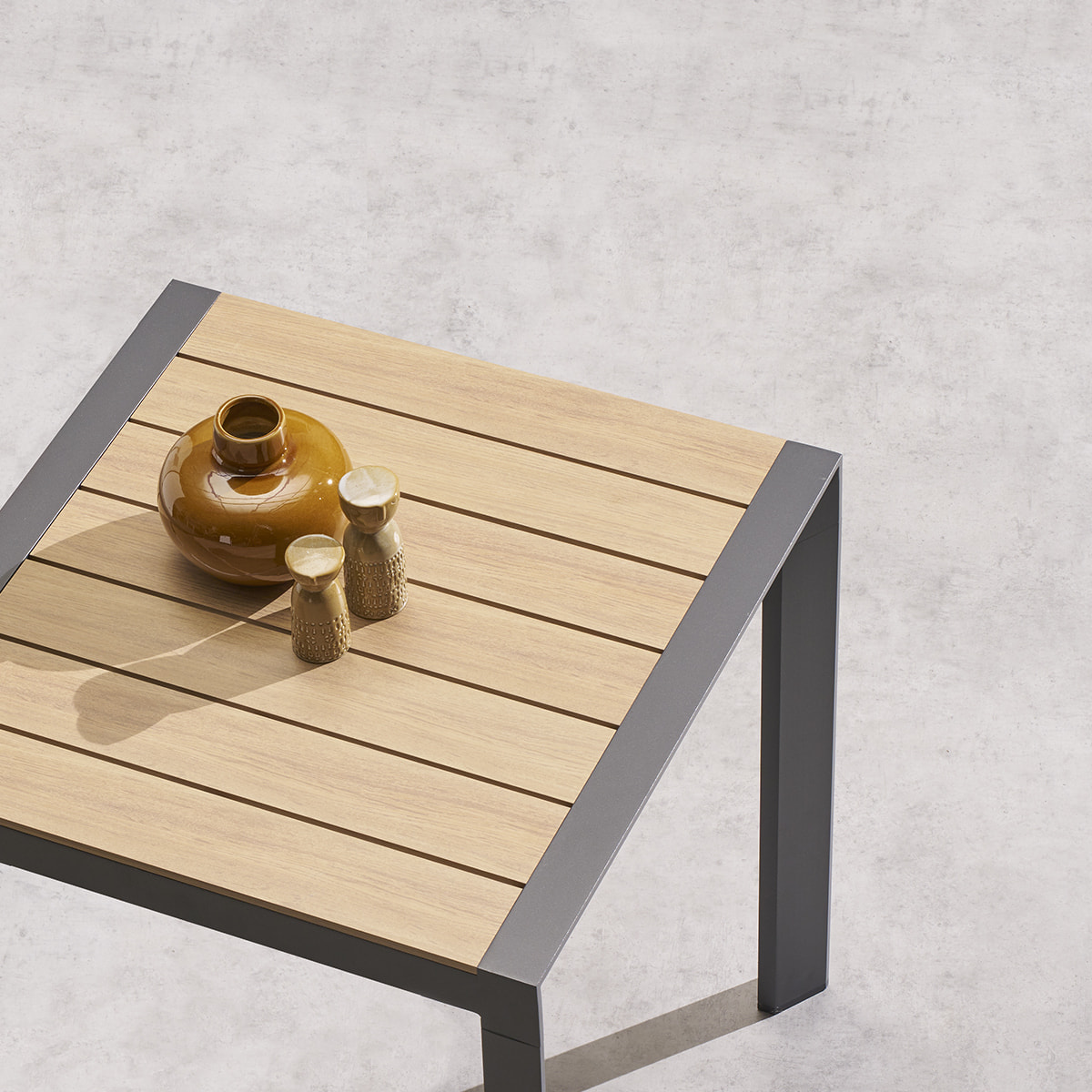 Table de jardin "Évasion" effet bois honey & graphite 2 places lates en aluminium