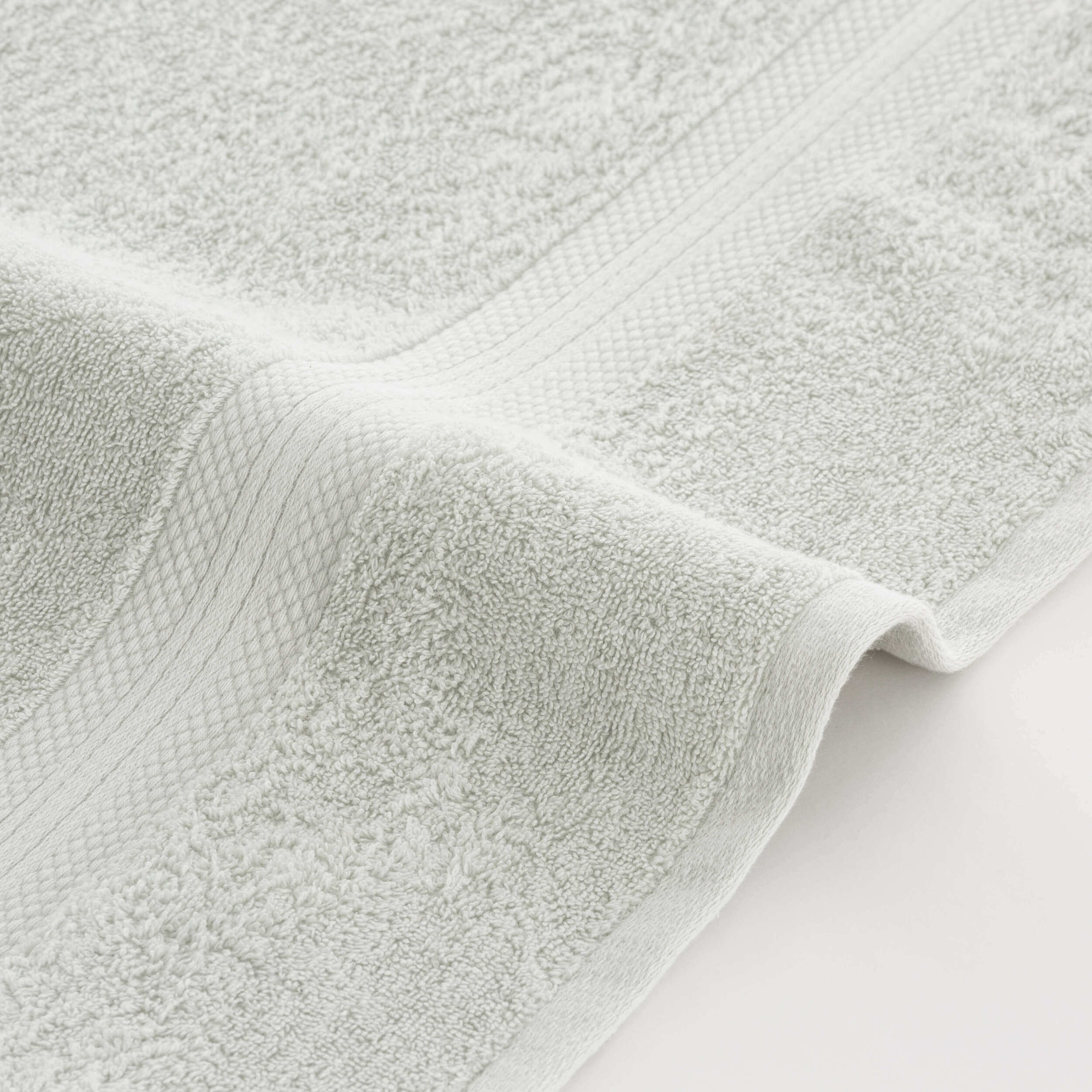 Serviette de bain 100% coton peigné 650 gr Mint