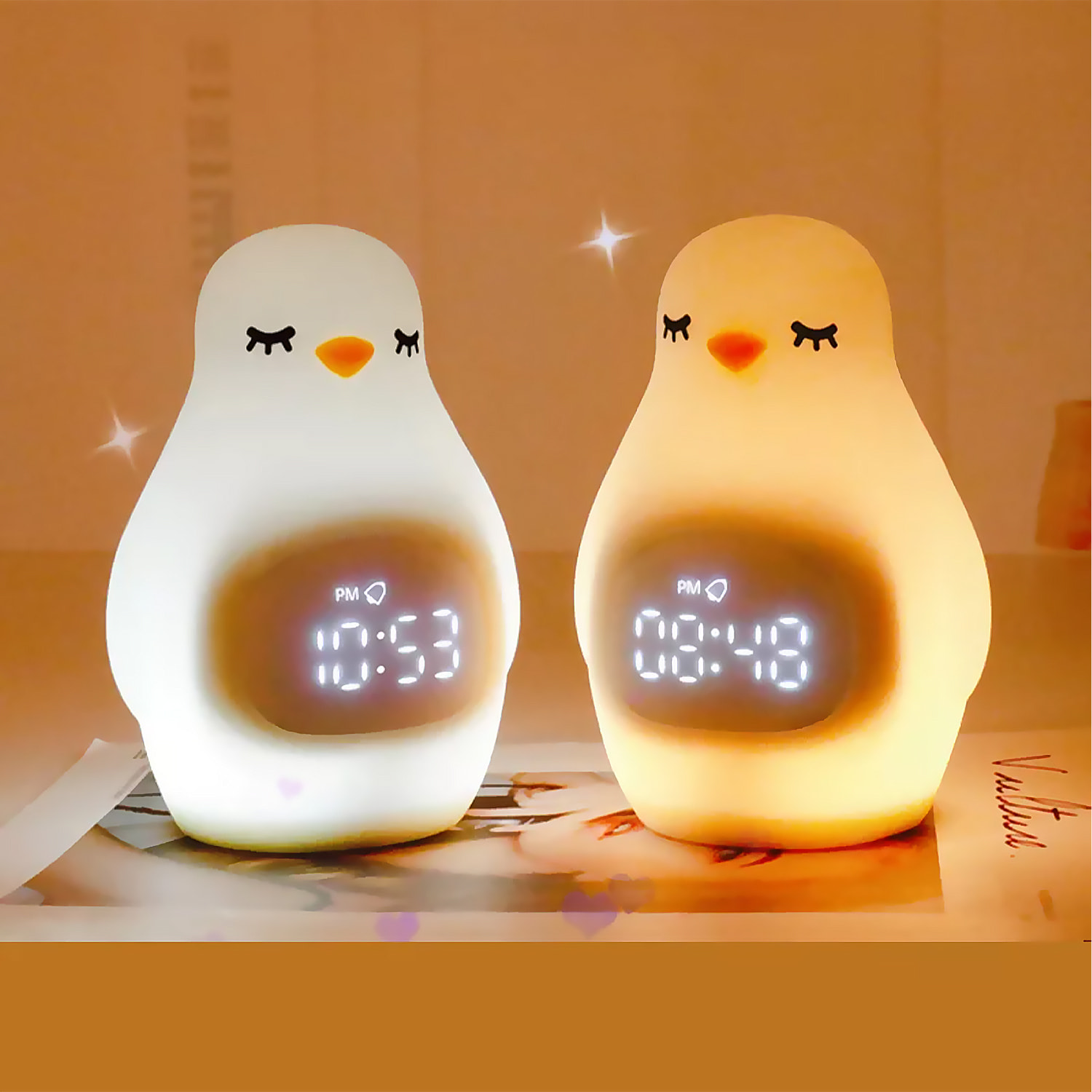 Reloj despertador con luz nocturna infantil, intensidad regulable. Diseño Pingüino.