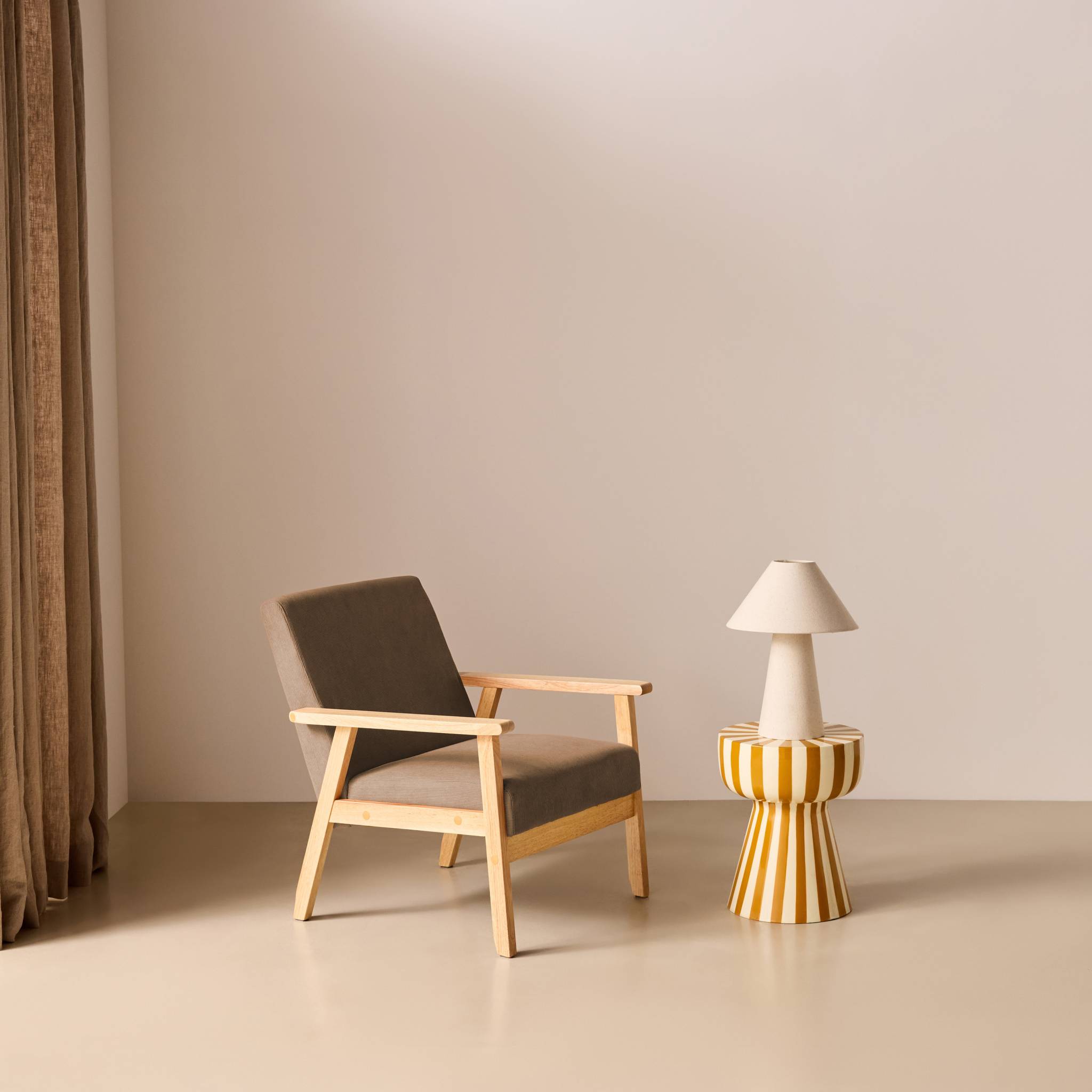 Fauteuil scandinave bois de peuplier, d'hévéa et velours côtelé ISAK