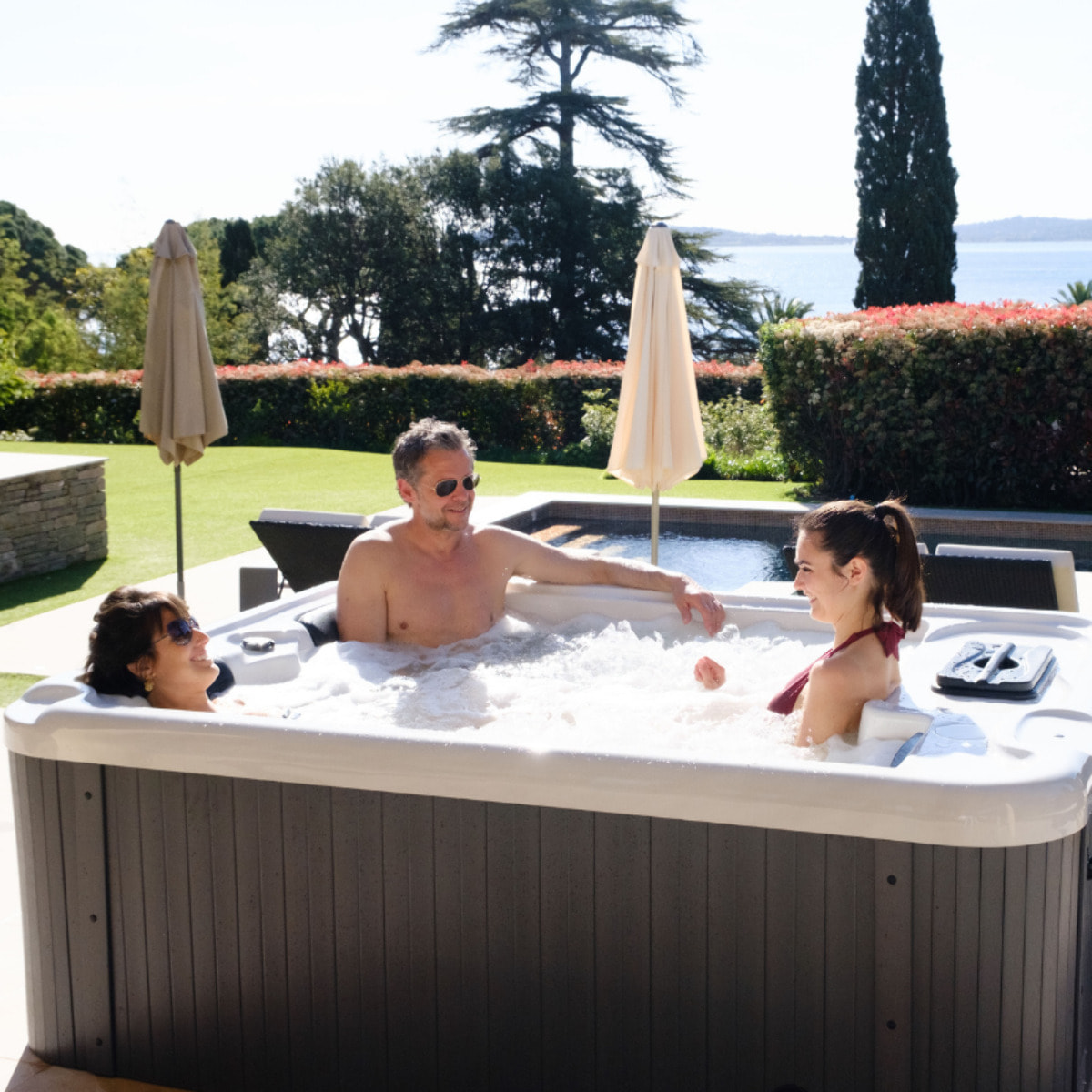 Bestway Spa acrylique rectangulaire 3 personnes 10 jets eau 14 jets air