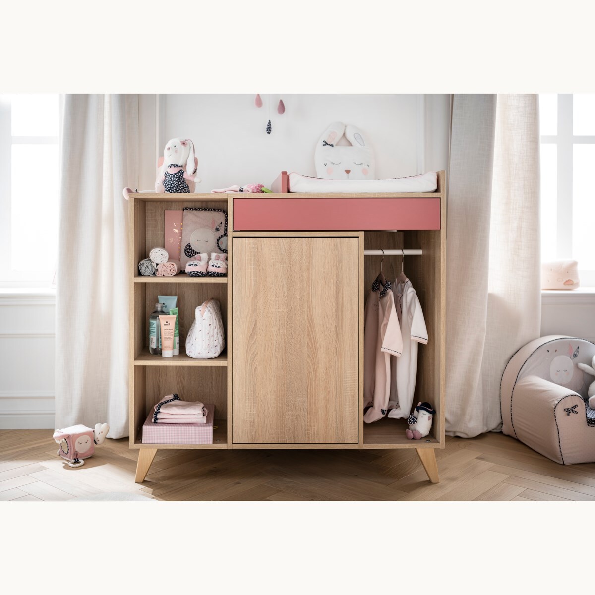 Commode à langer évolutive en bureau