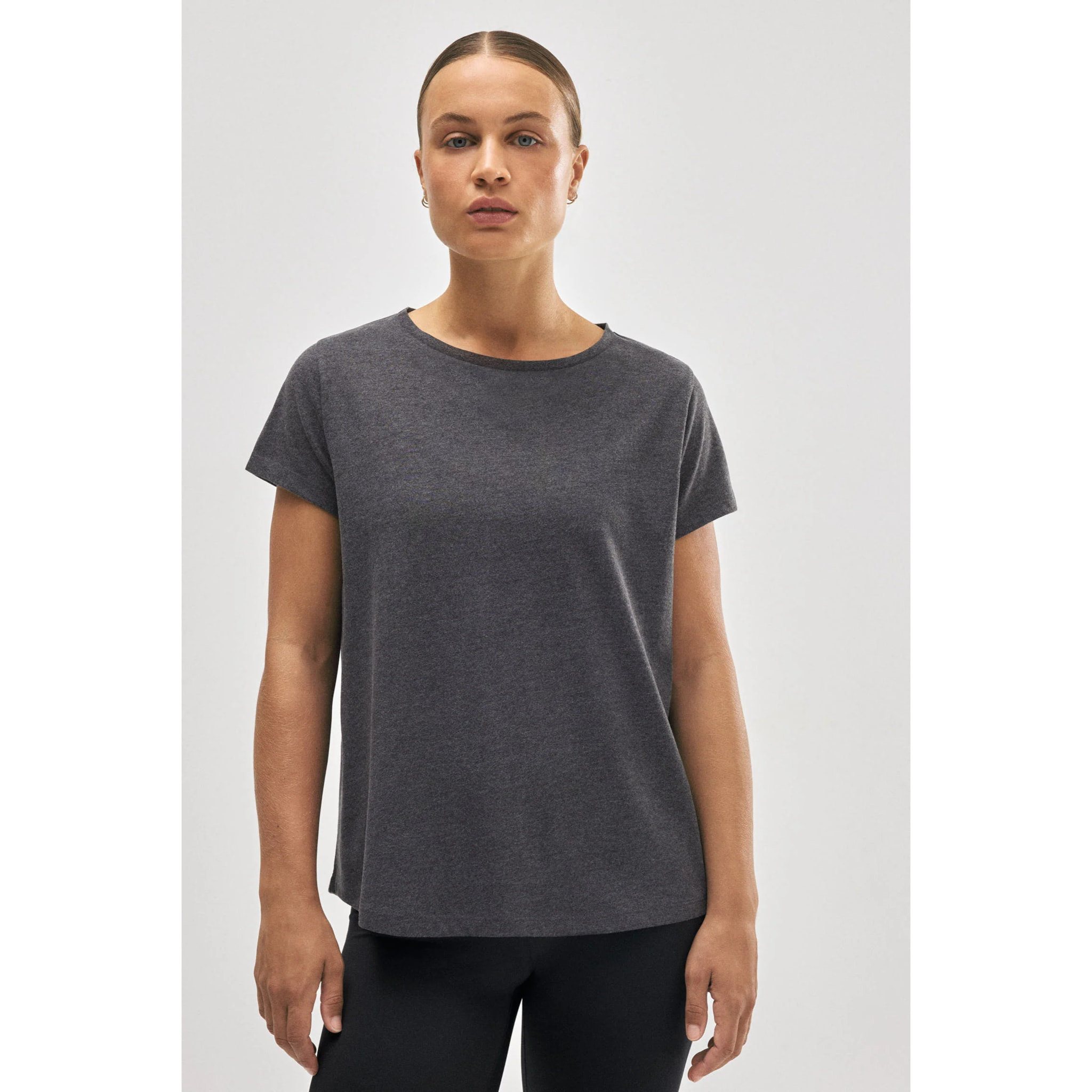 T-shirt basico in cotone in stile sportivo color antracite