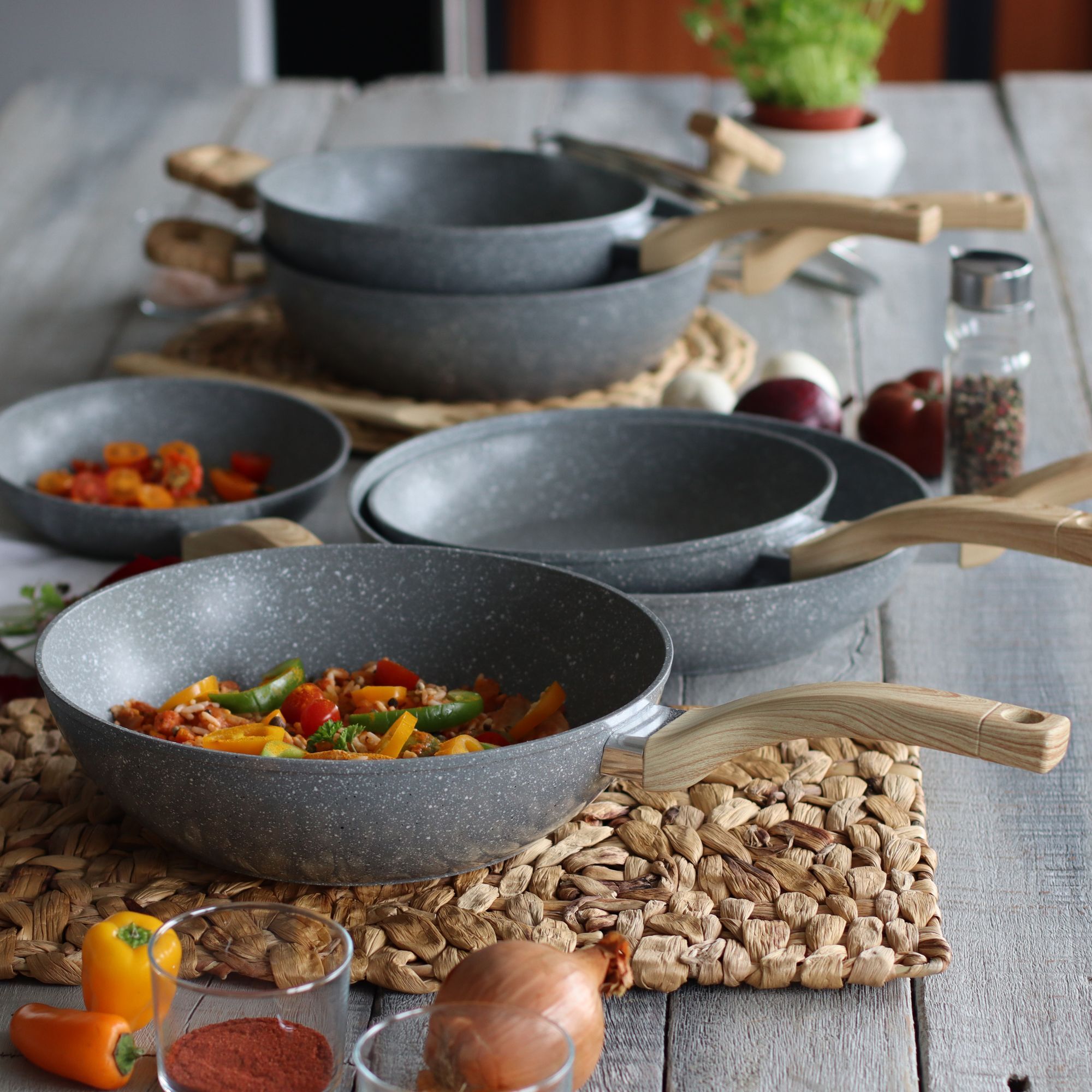 Poêle en aluminium effet pierre 24cm - tous feux CANNELLE