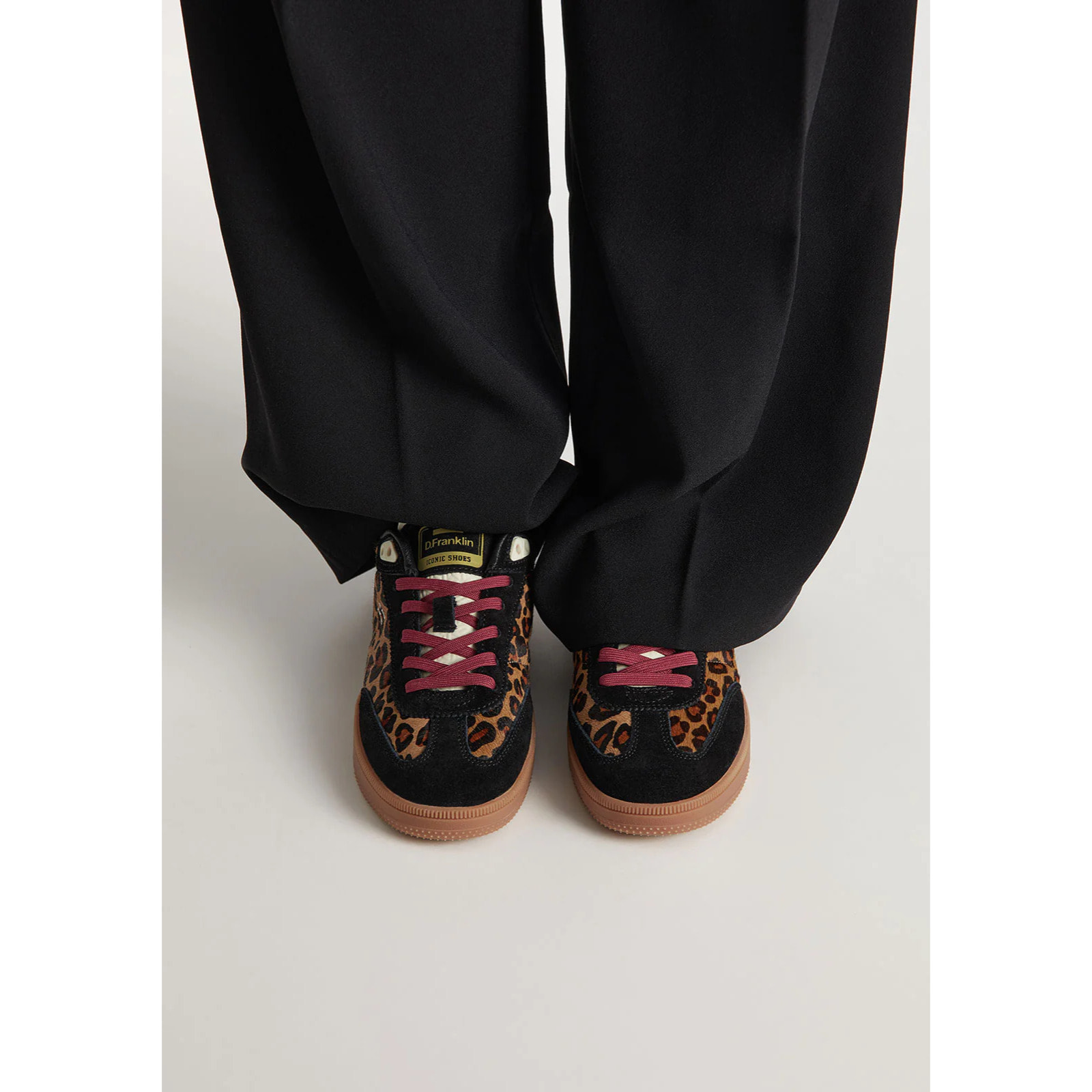 Zapatillas Bajas de Mujer de Piel y Forro Técnico Estampado Leopardo Rebel