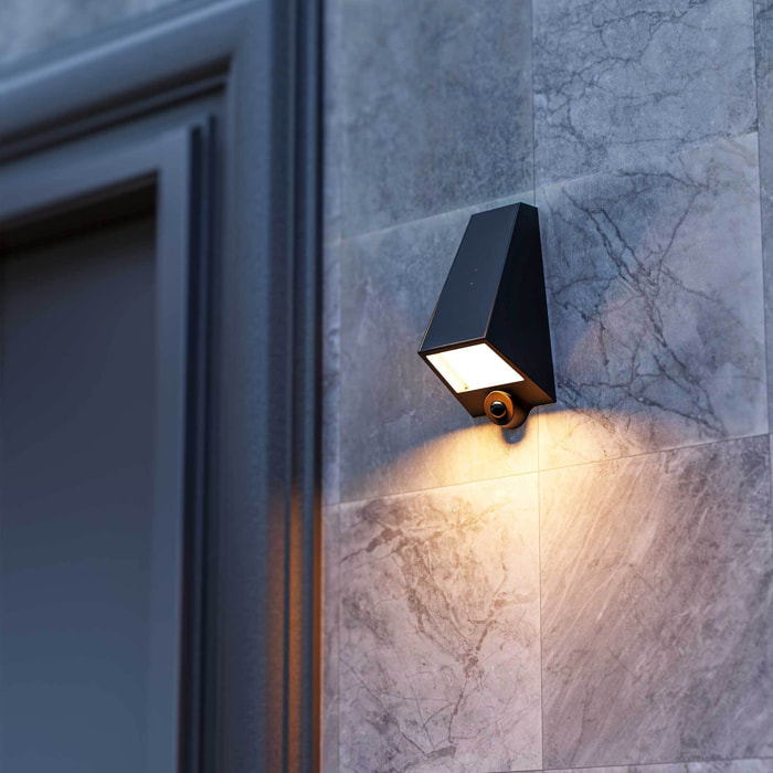 Forlight Olaf aplique solar en color negro, con luz led blanco cálido 3000K