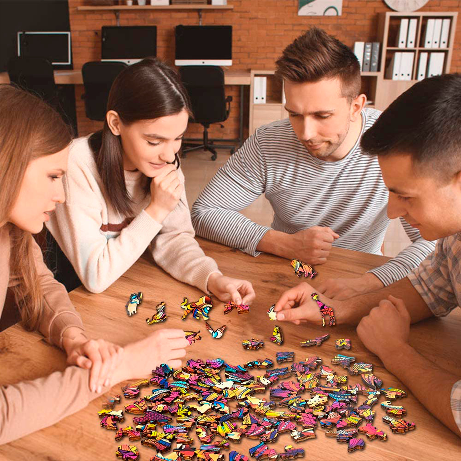 Puzzle in Legno con design di Leone. 100 pezzi.