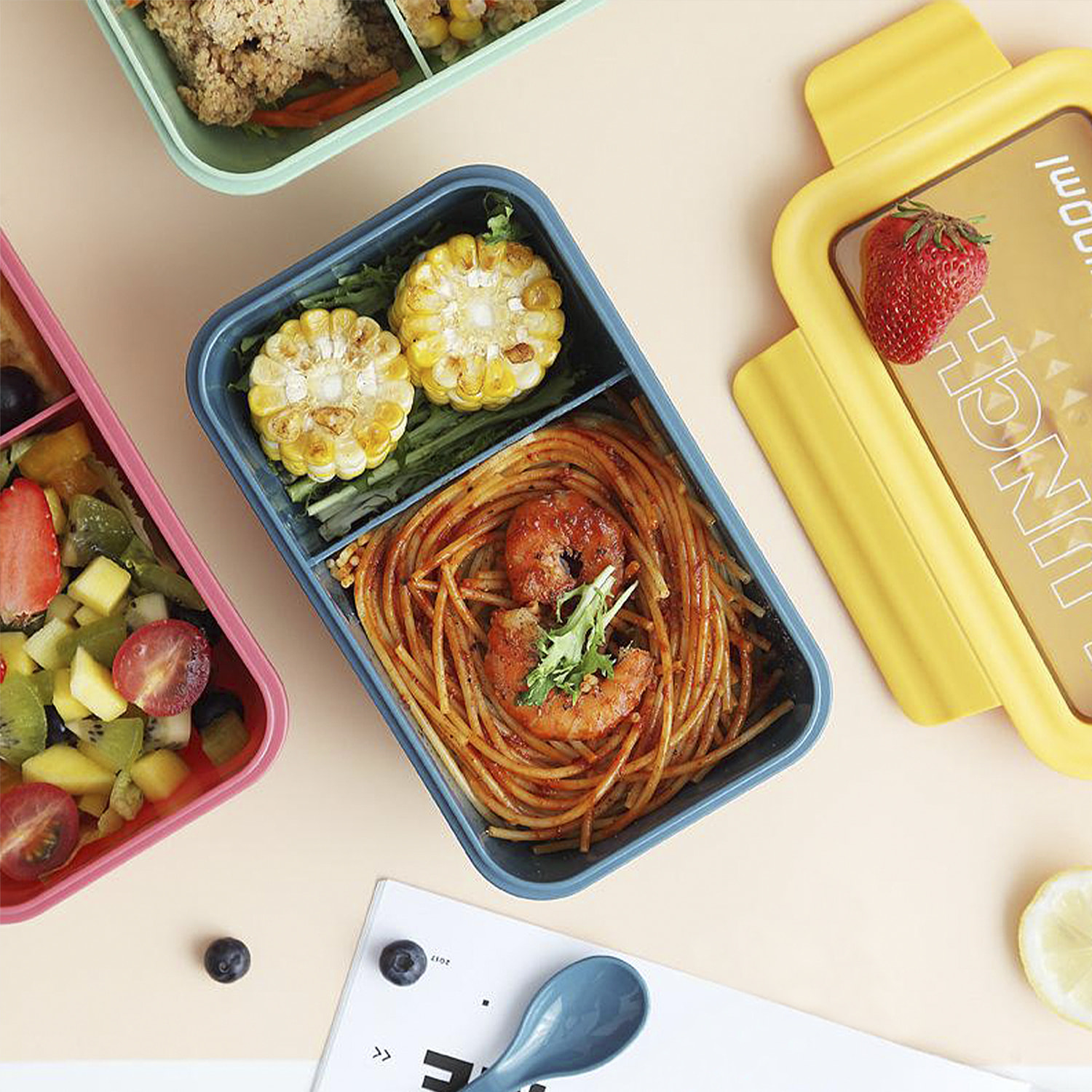 Lunch box ermetico per conservare gli alimenti, 1100ml. Include bicchiere termico e posate. Adatto al microonde