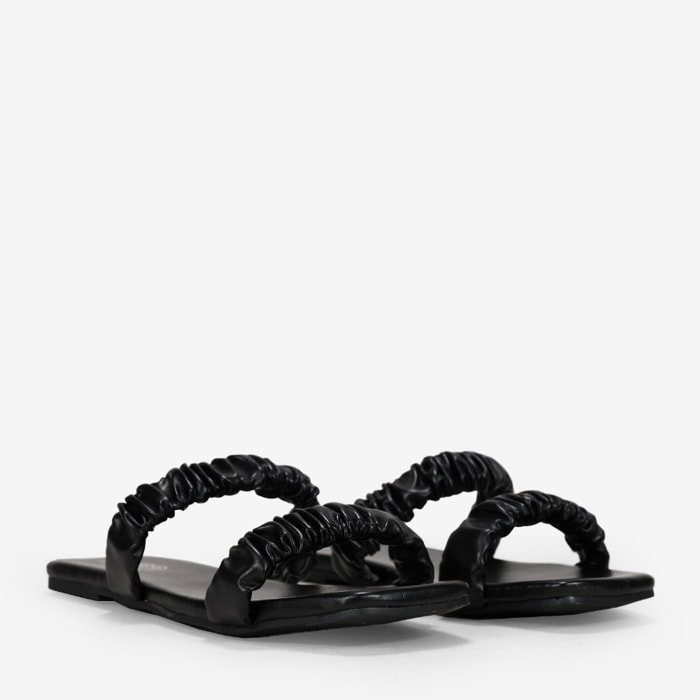 Sandalias negras planas