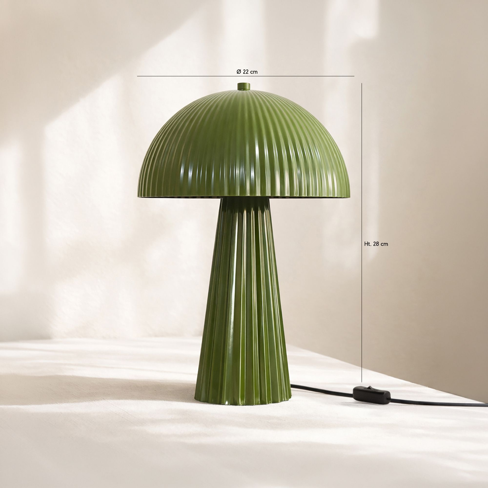 Lampe en métal strié olive THALIA