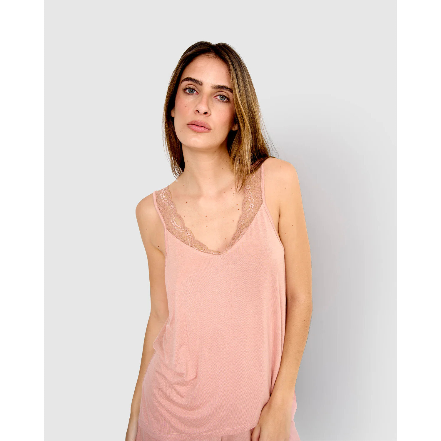 Pigiama in rayon semplice con spalline in pizzo