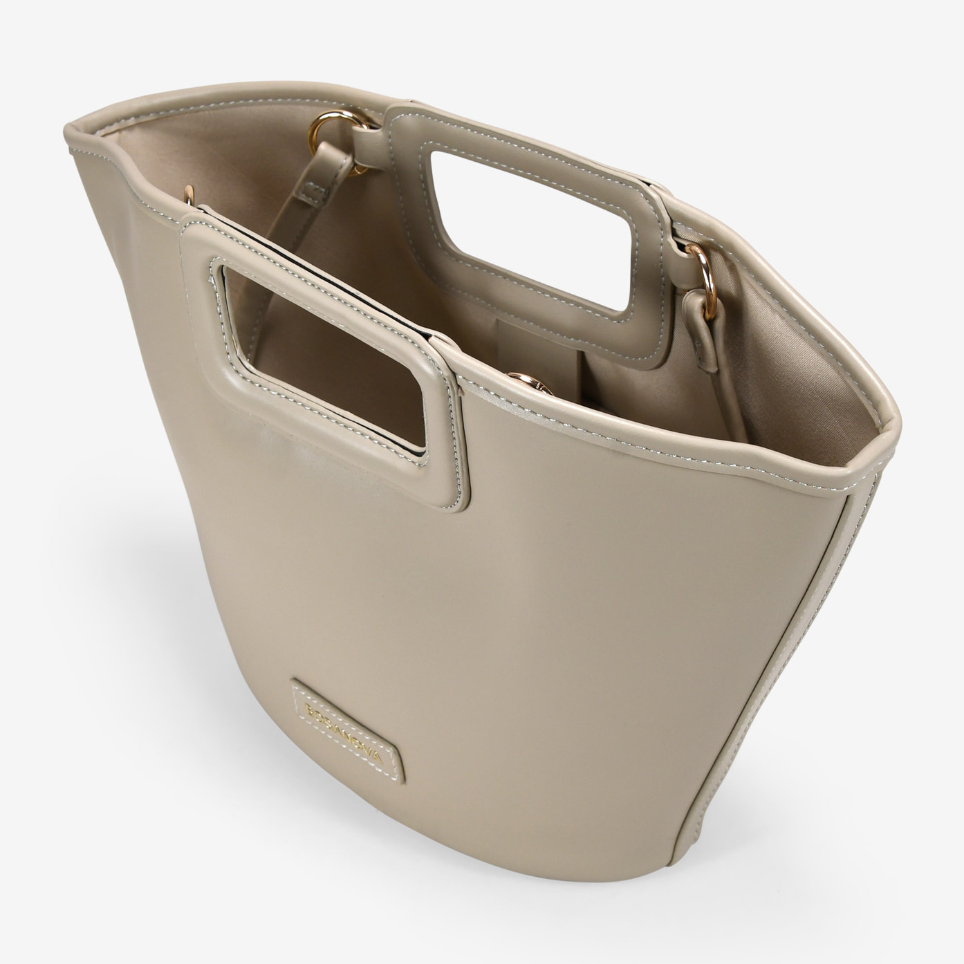 Bolso capazo beige con asas de mano