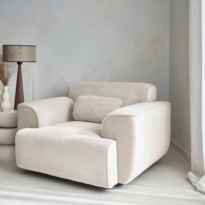 Fauteuil velours côtelé. blanc crème. lignes arrondies. coussin fourni. Wallas. L 116 x P 97 x H 73cm
