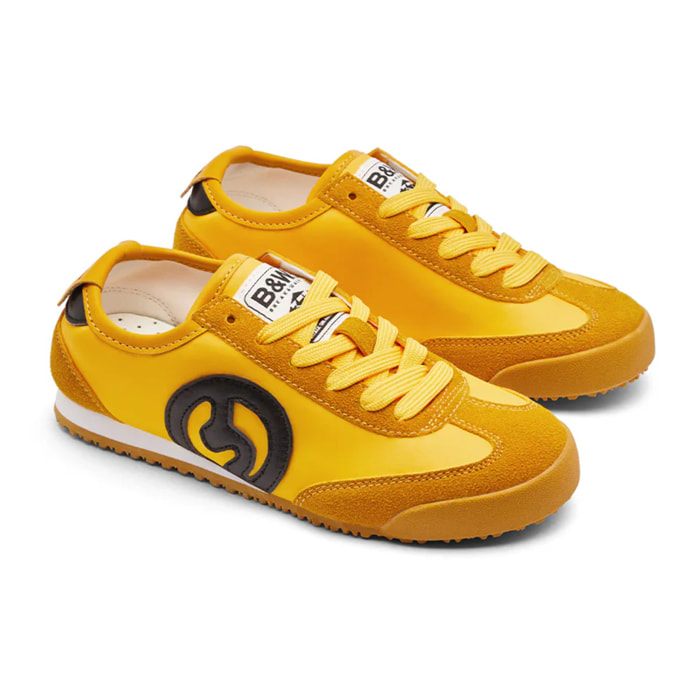 Sneakers gialle con dettagli in pelle scamosciata