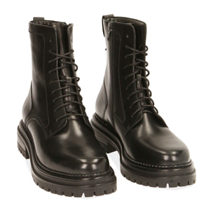 Botas militares de piel negra, tacón de 4 cm.