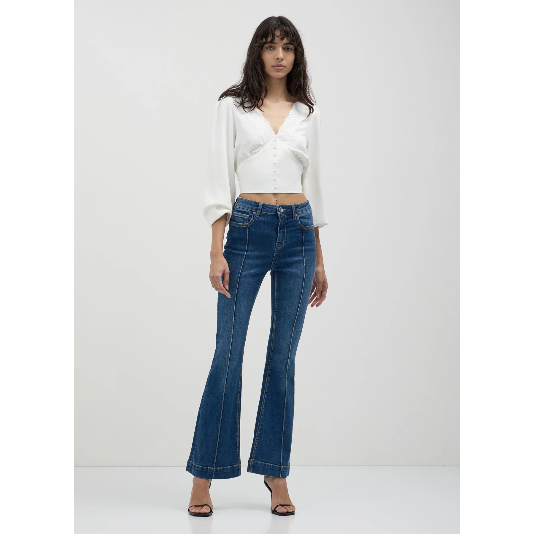 Jeans flare con nervature