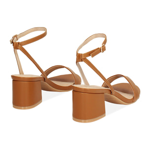 Sandalia con tacón de mujer cognac media