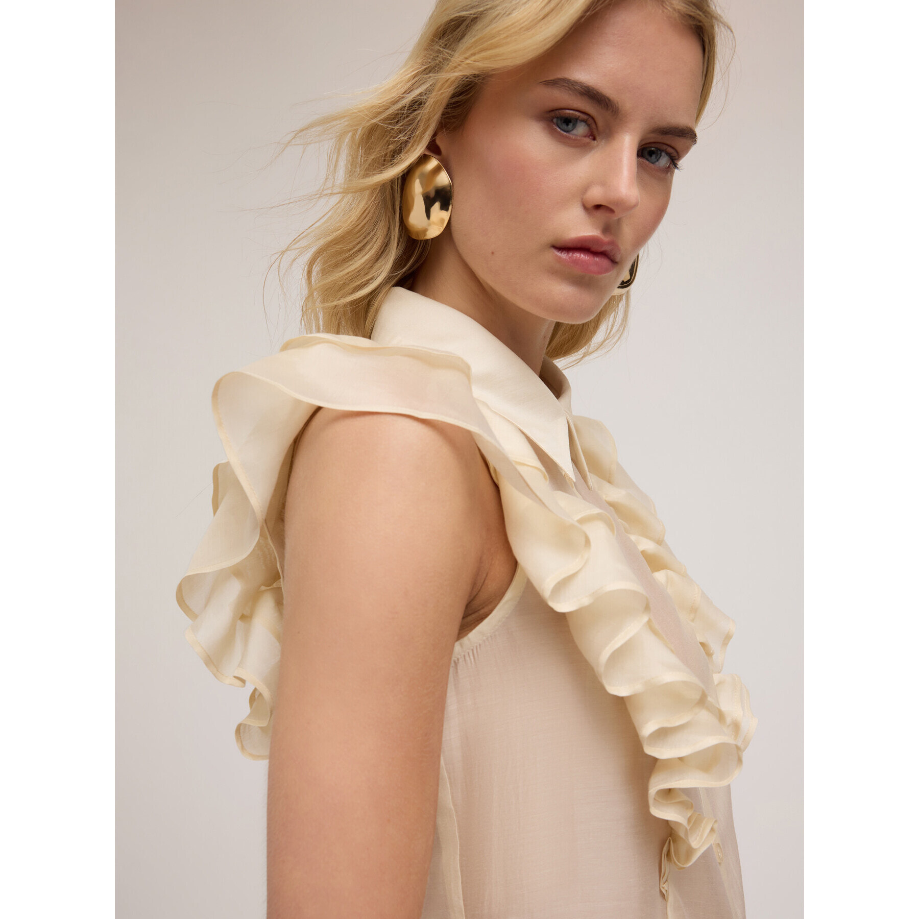 Motivi - Camisa sin mangas con volantes - Beige