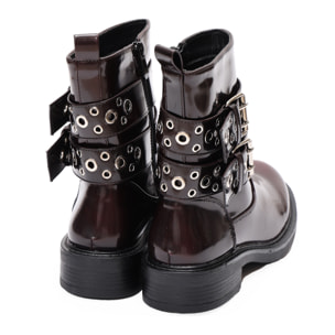 Stivaletto in simil pelle con cinturini