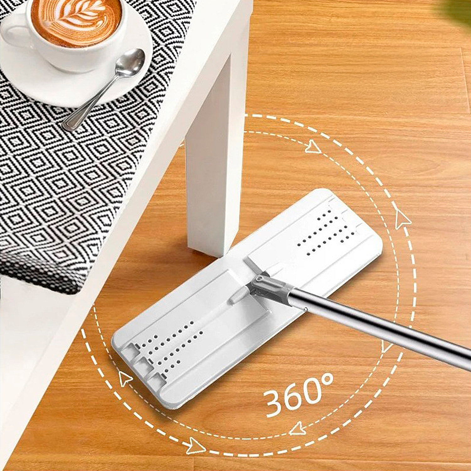 Mocio con rotazione a 360°, secchio con sistema di strizzatura efficiente e tappo di scarico. Include 3 panni in microfibra.