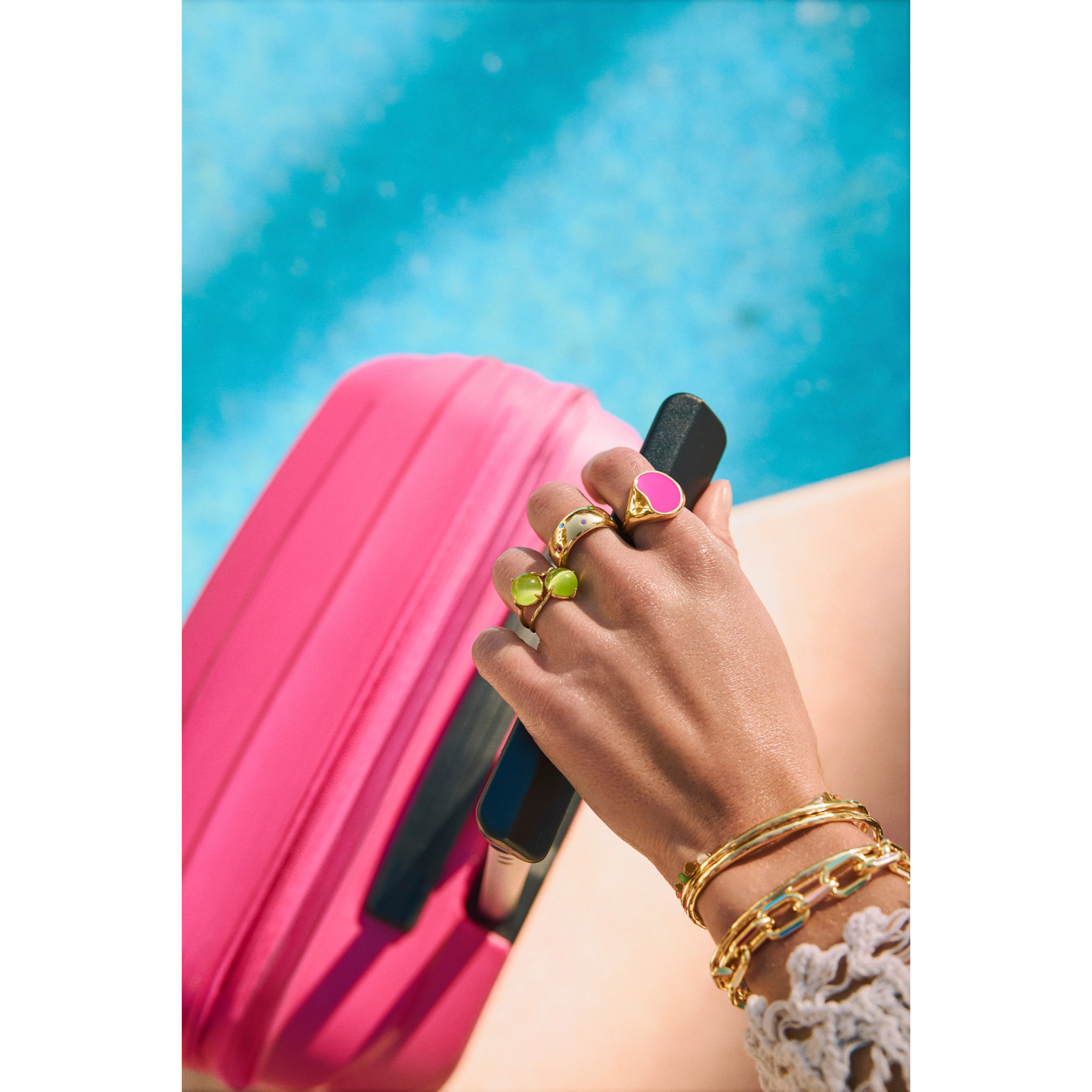 Anillo Signet Bean Neon Pink Enamel Baño Oro