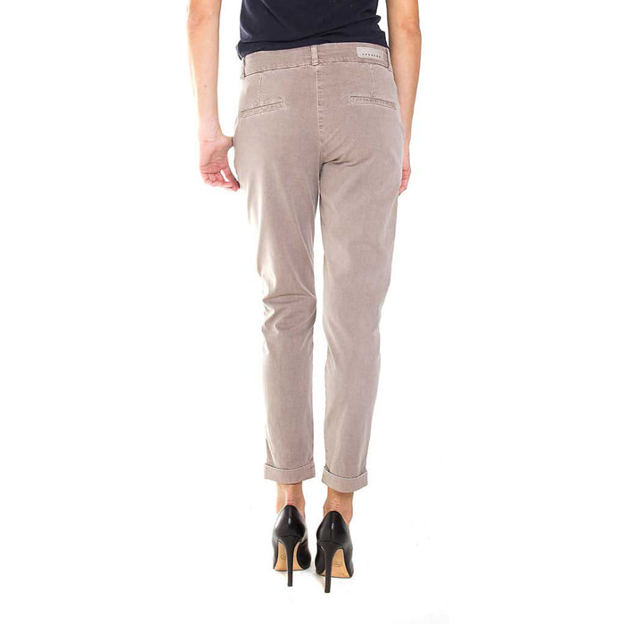 PANTALONE CHINOS IN GABARDINA STRETCH. MOD. T765. Vita regolare e gamba comoda.