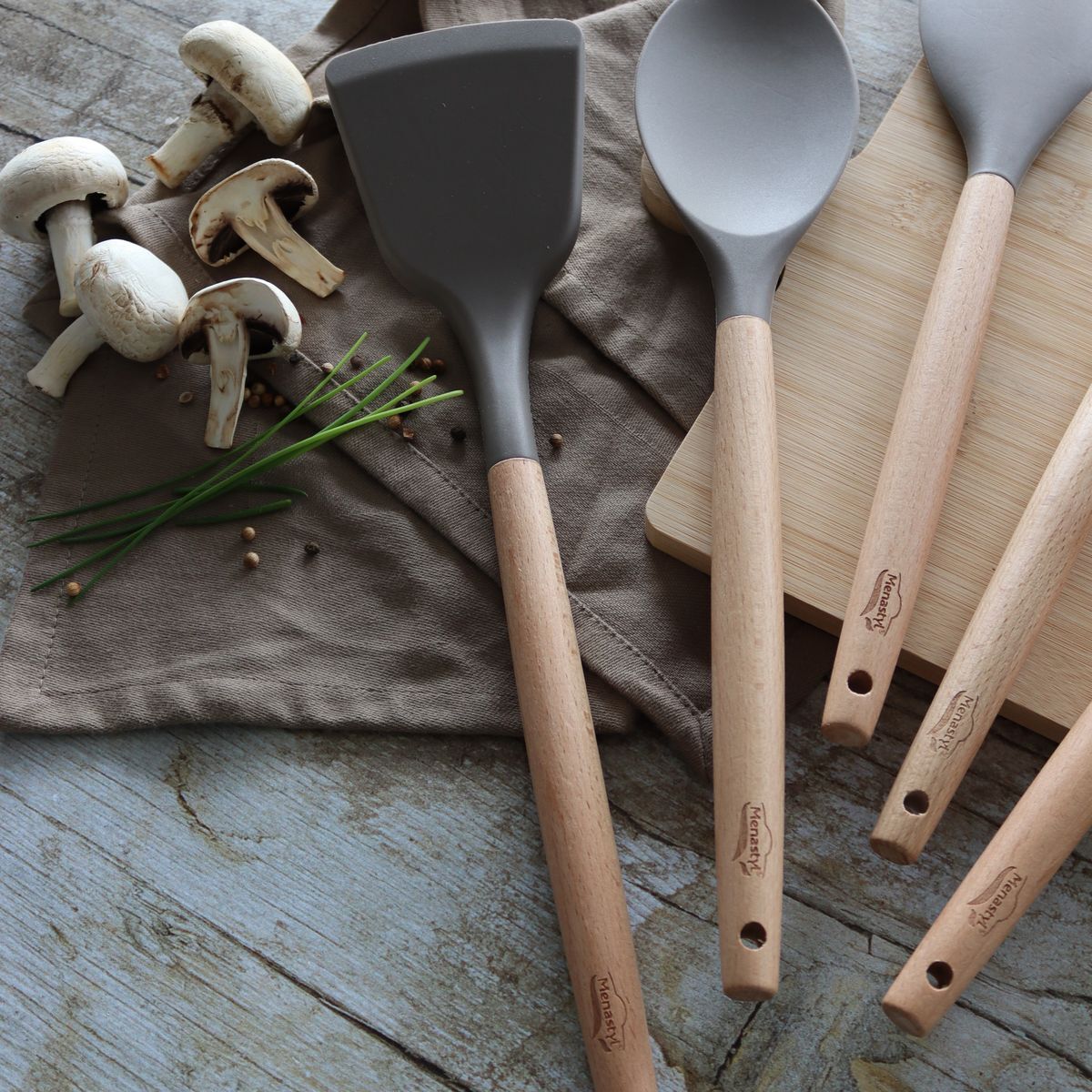 Lot de 10 ustensiles en silicone et manche en bois  ELIOTT