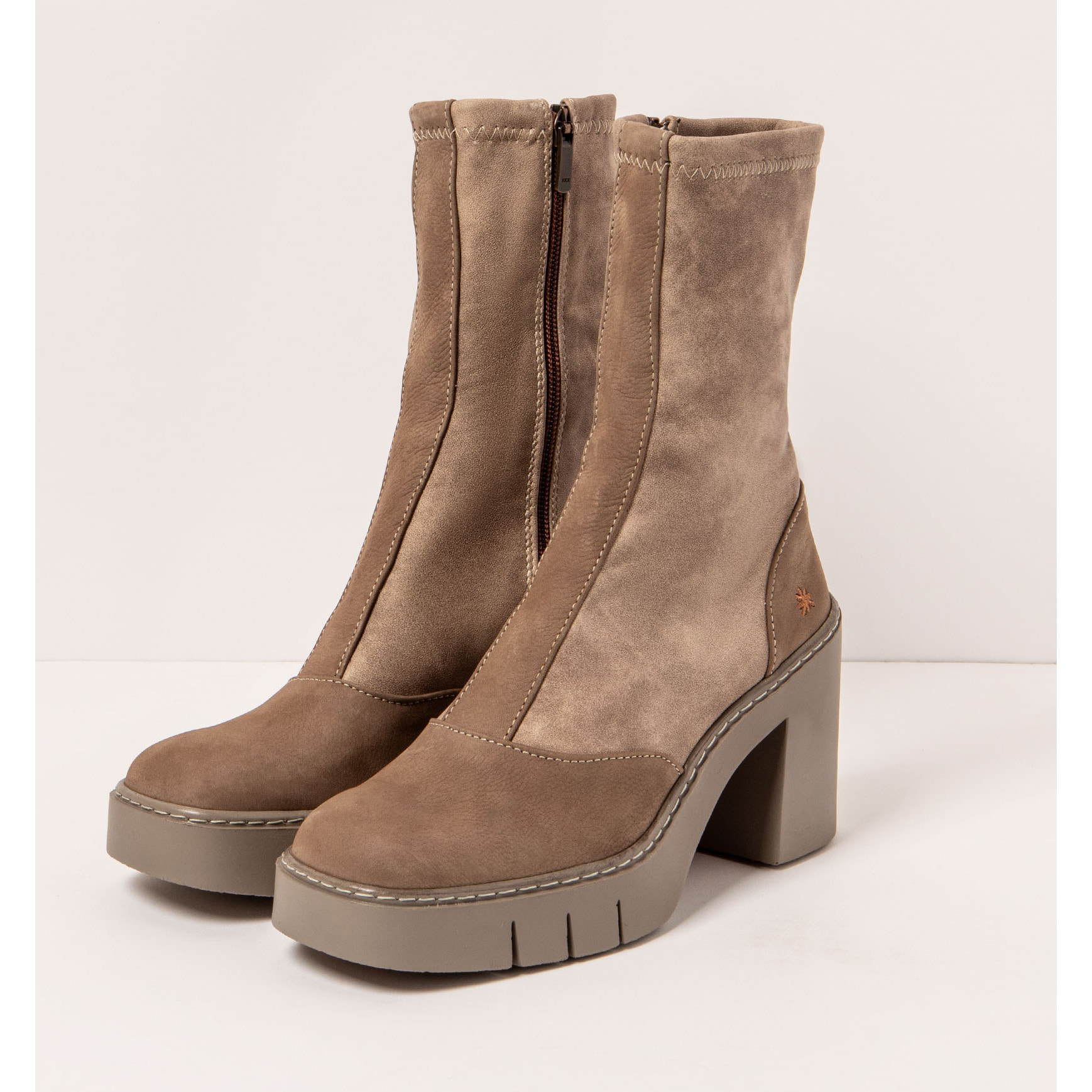 Botines con tacón 1973 NOBUCK TAUPE-BEIG/BERNA color Taupe-beig
