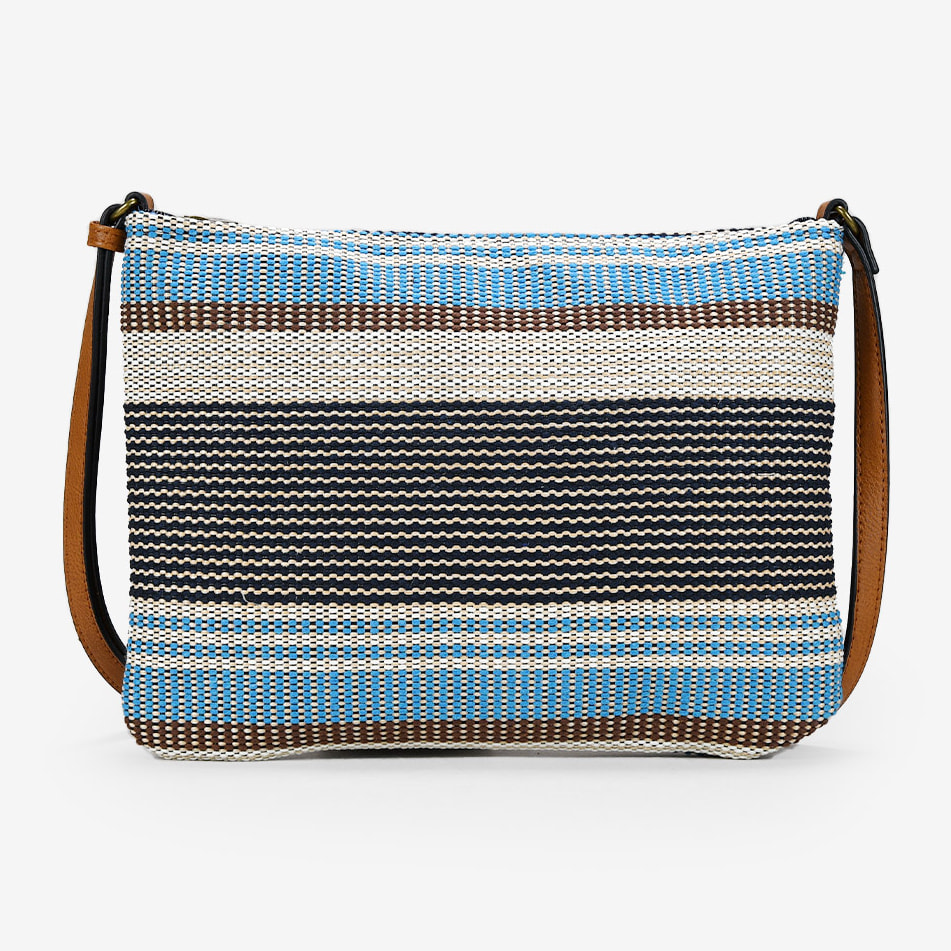 Bolso de rafia azul tipo bandolera