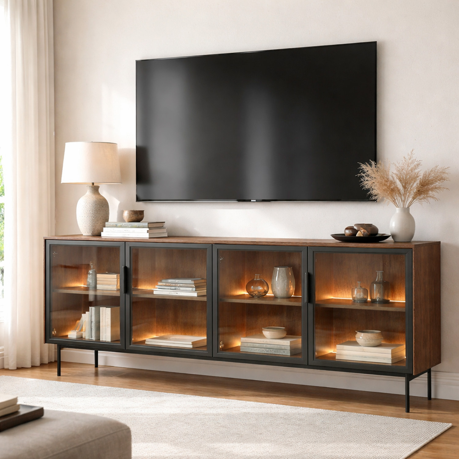 Credenza Madia Moderna 4 Ante In Vetro Illuminazione Led Interna In Melaminico Per Soggiorno Sala Da Pranzo 181.3 x 39.3 x 82.6 Cm Rovere Scuro