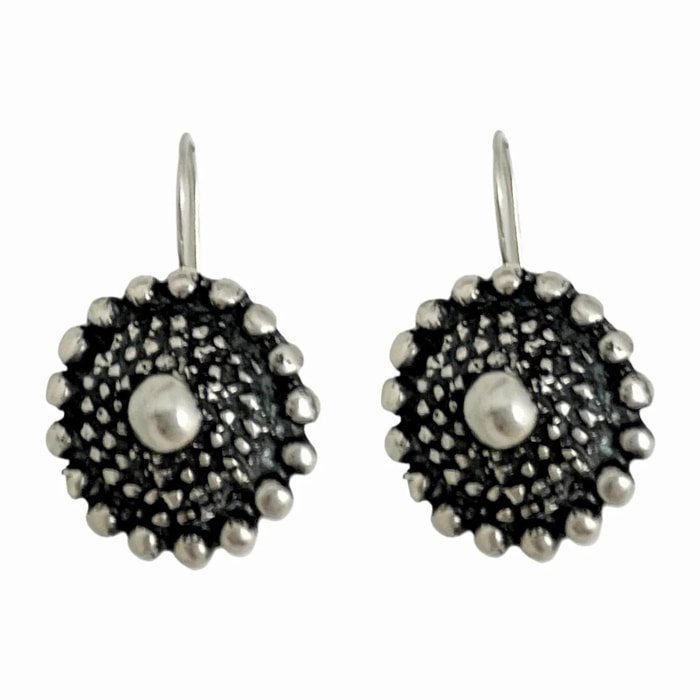 Pendiente tipo charro en plata chapado. Cierre gancho