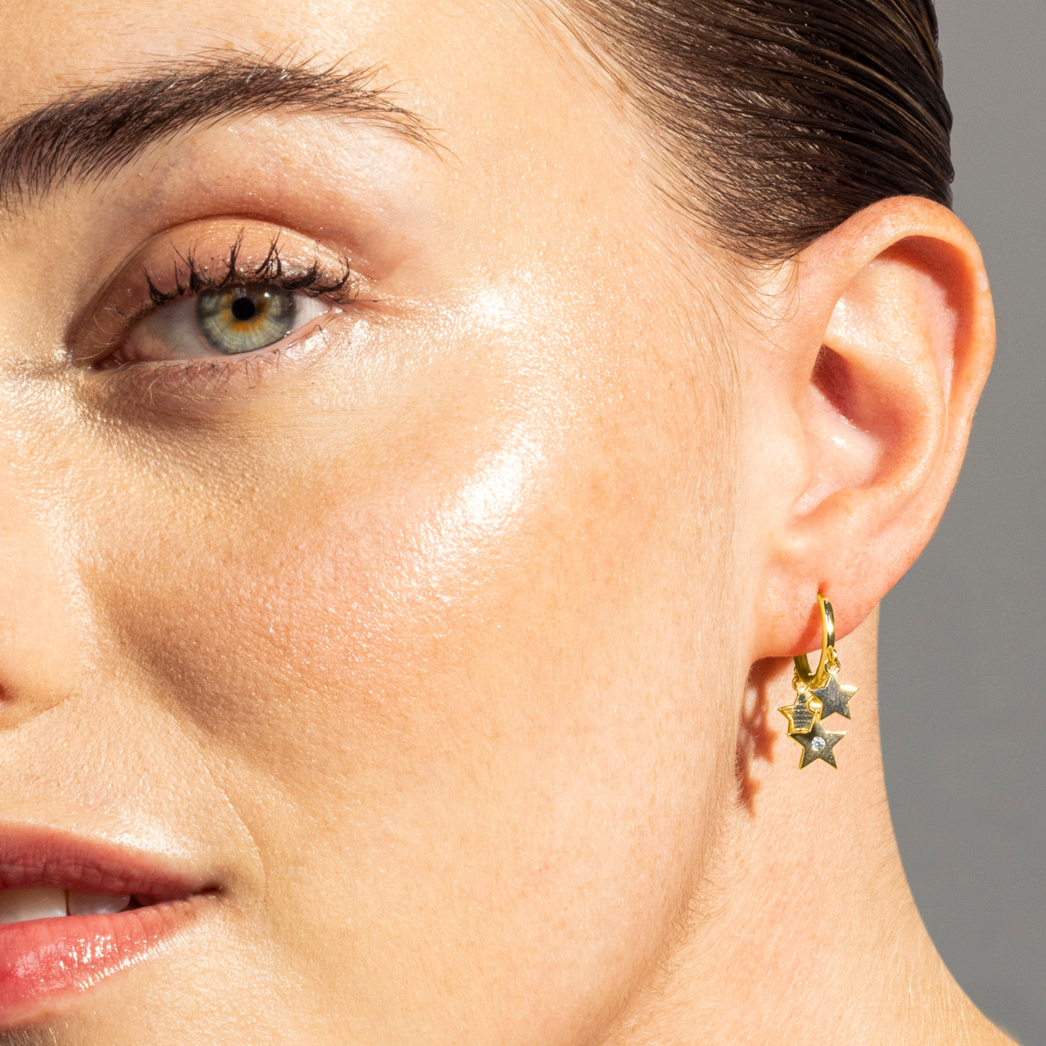 Pendientes de Circonita Brillante acabados en oro amarillo de 18K