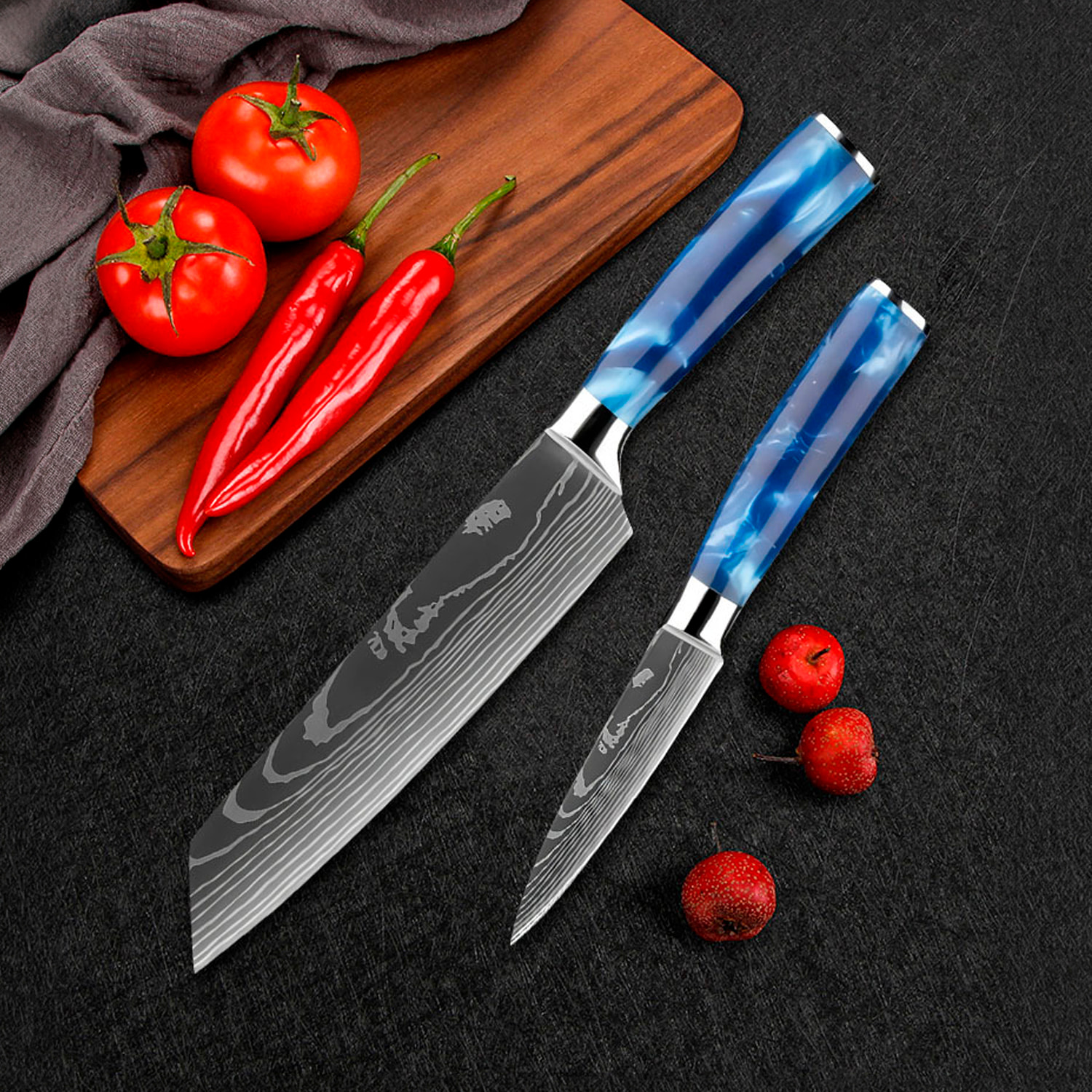 Set di coltelli da chef da 10 pezzi in stile Damasco con design elegante e manico ergonomico con estremità in acciaio.
