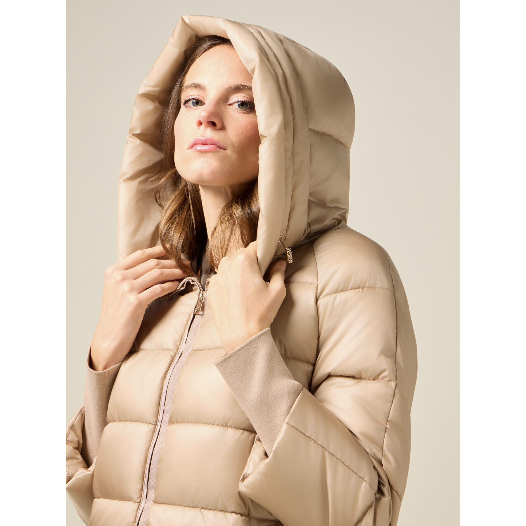 Oltre - Piumino midi con cappuccio - Beige