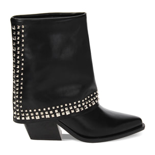 Botines negros con tachuelas