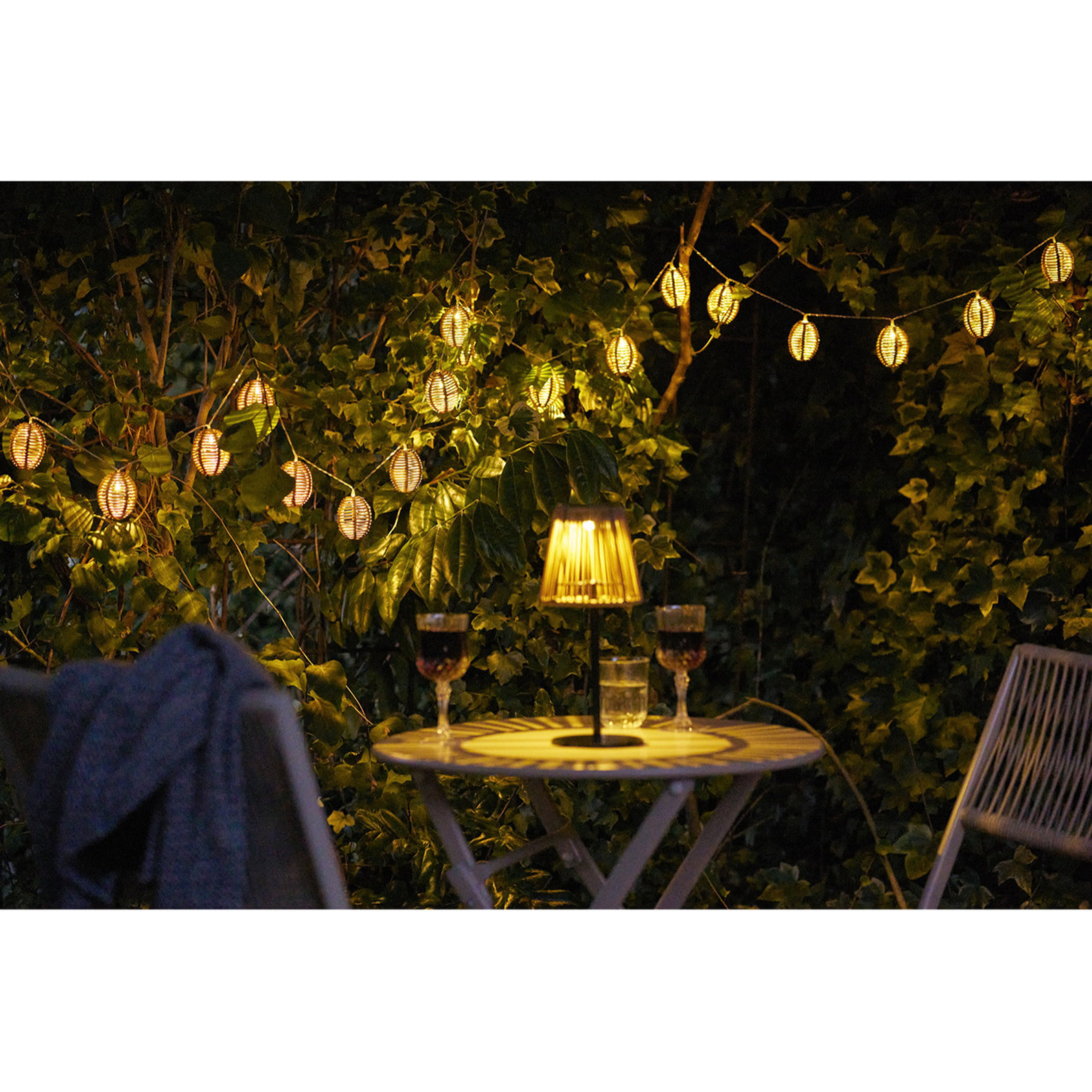 Filo luminoso LED Carlisle in polyrattan e metallo natural/nero — 180 cm