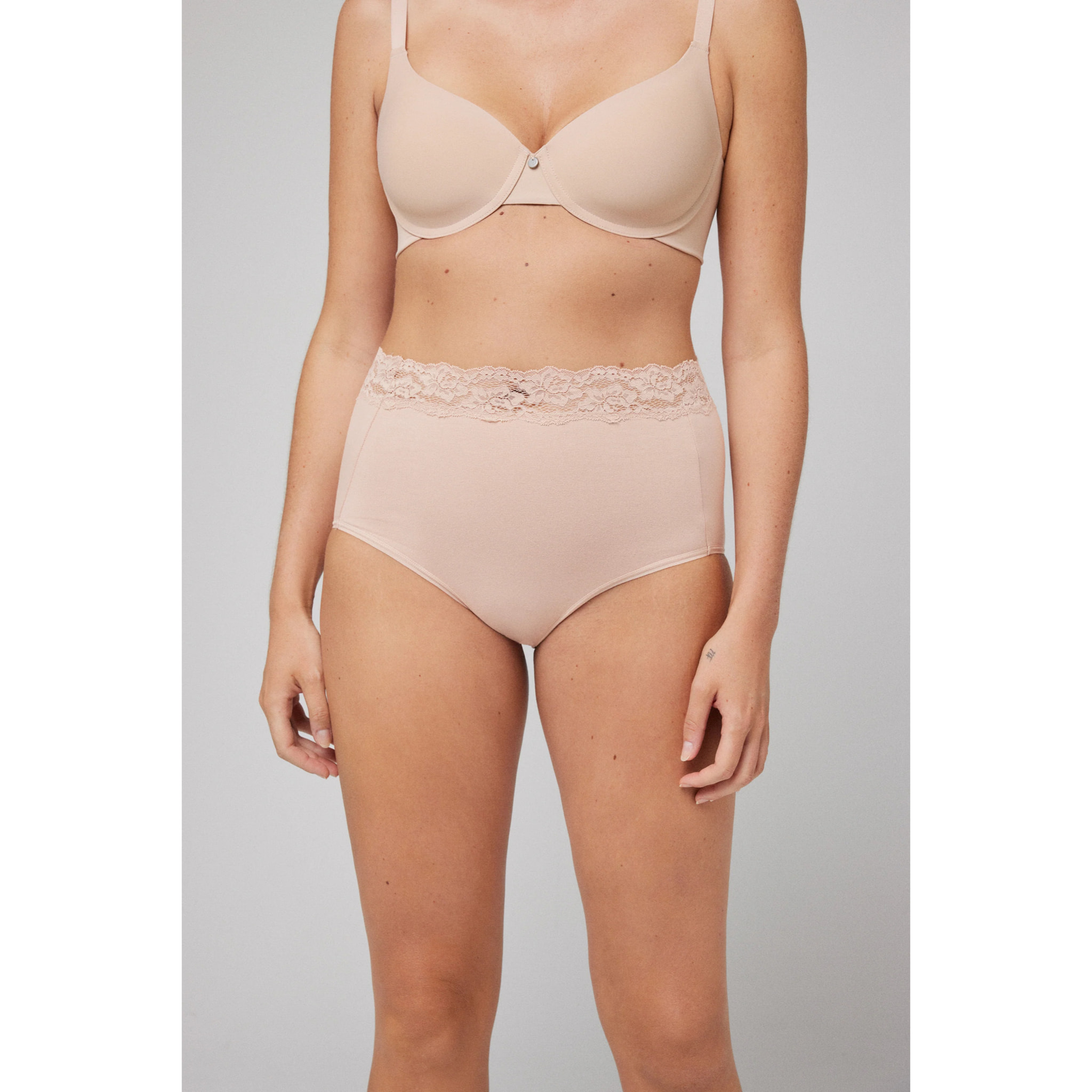 Mutandina ad alto controllo con dettagli in pizzo beige