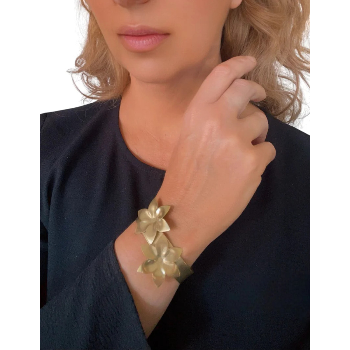 Brazalete doble flor margarita dorado
