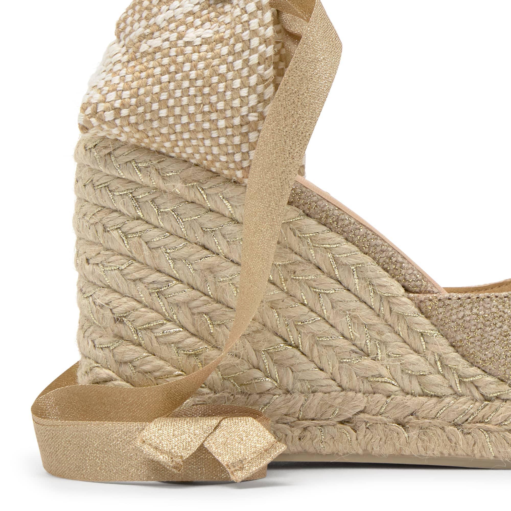 Alpargatas de cuña de mujer Carina en lino metalizado, cierre mediante lazada