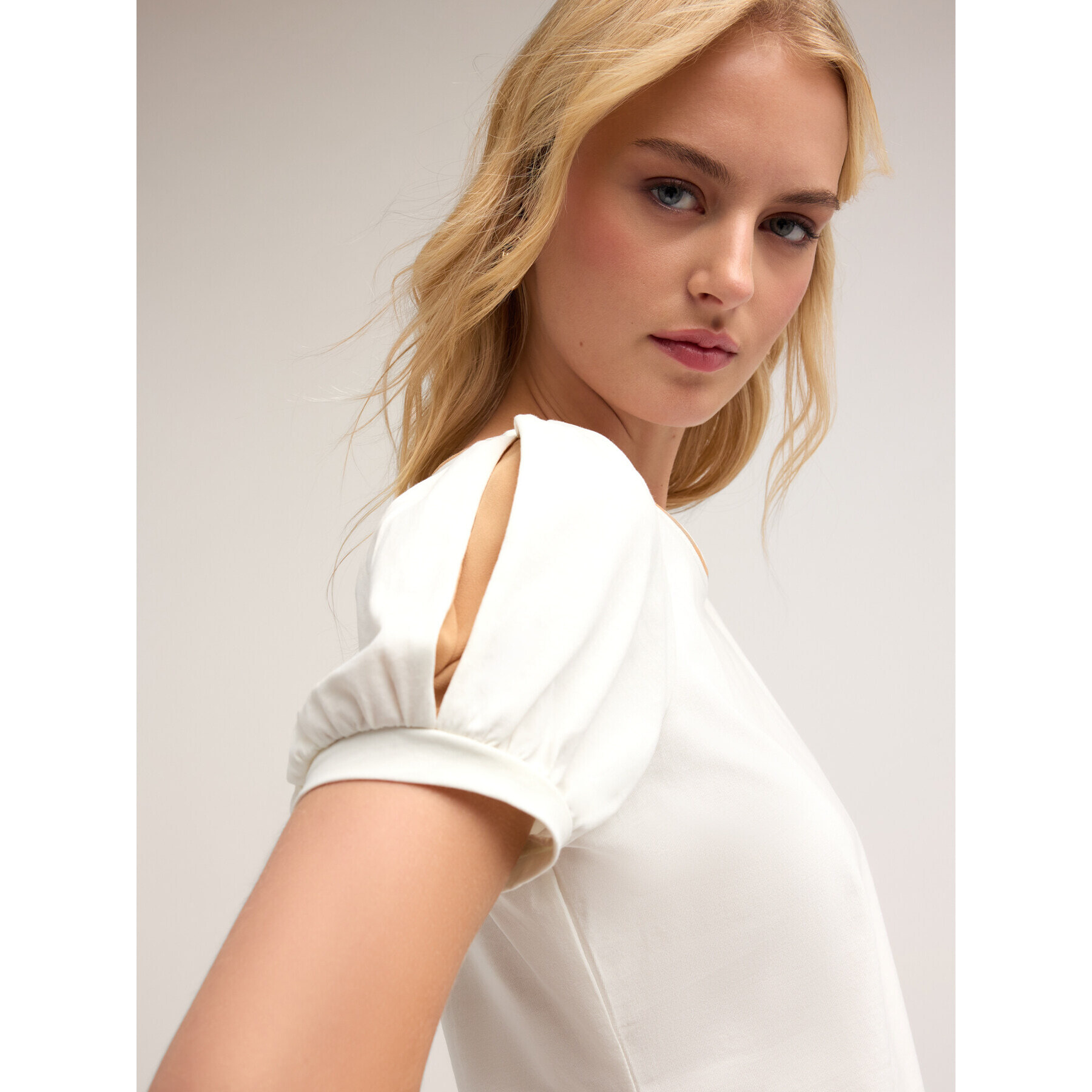 Motivi - Camiseta con mangas abullonadas - Blanco