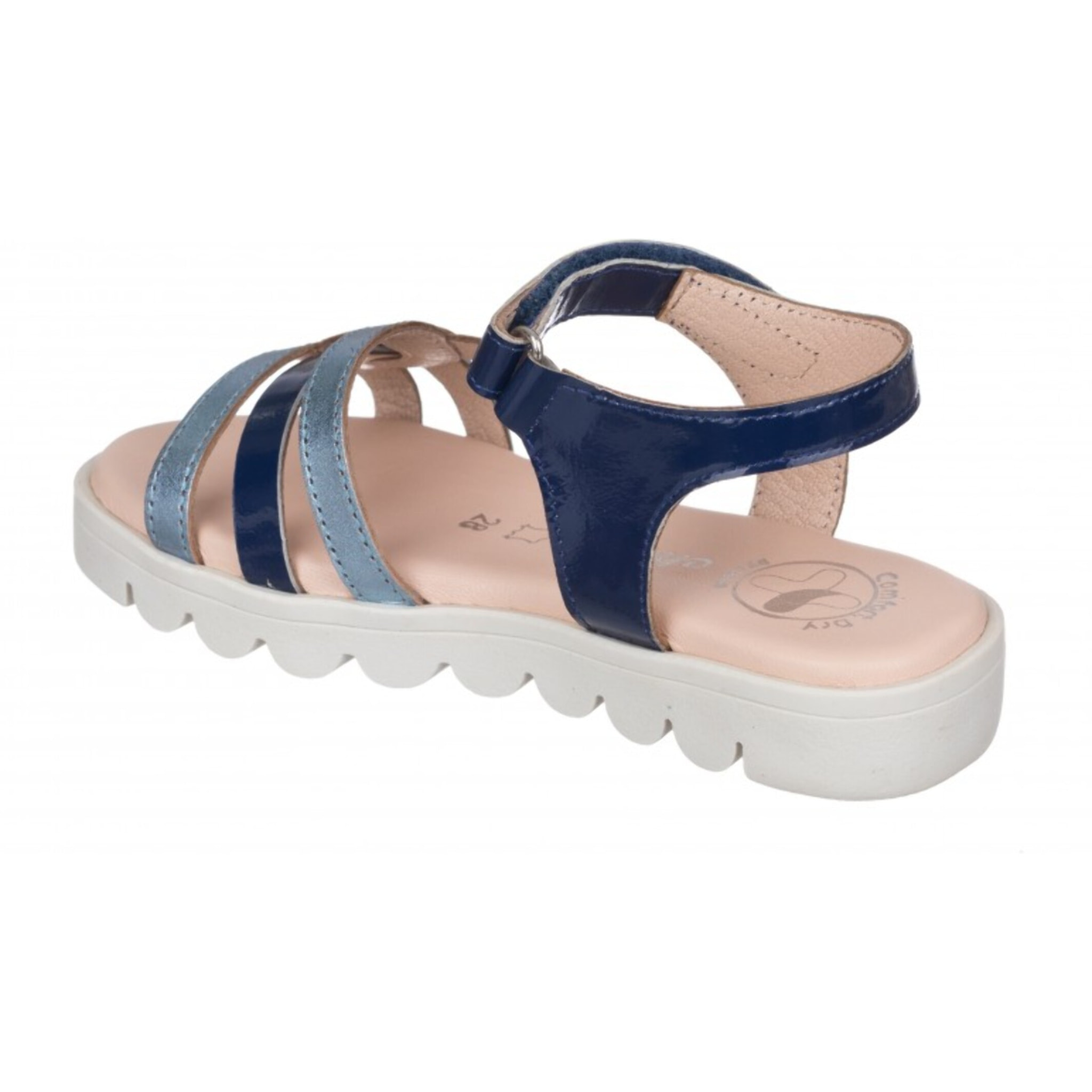 Sandalia toda en piel con suela hiper flexible.