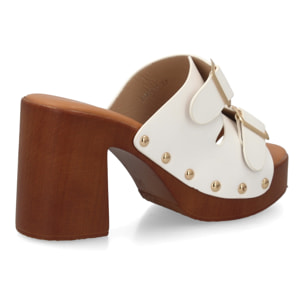 Sandalia plataforma mujer con hebillas y tachuelas